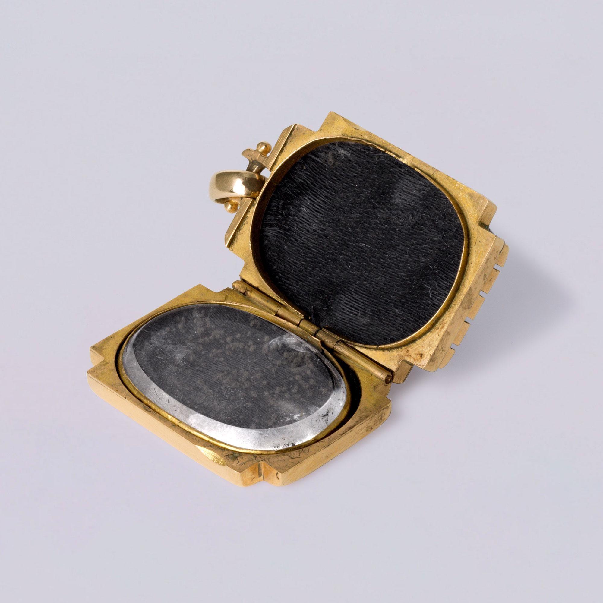 Victorian 18K Rose Gold Jet Cameo Locket Pendant Rose Cut Diamonds In Good Condition For Sale In Los Angeles, CA