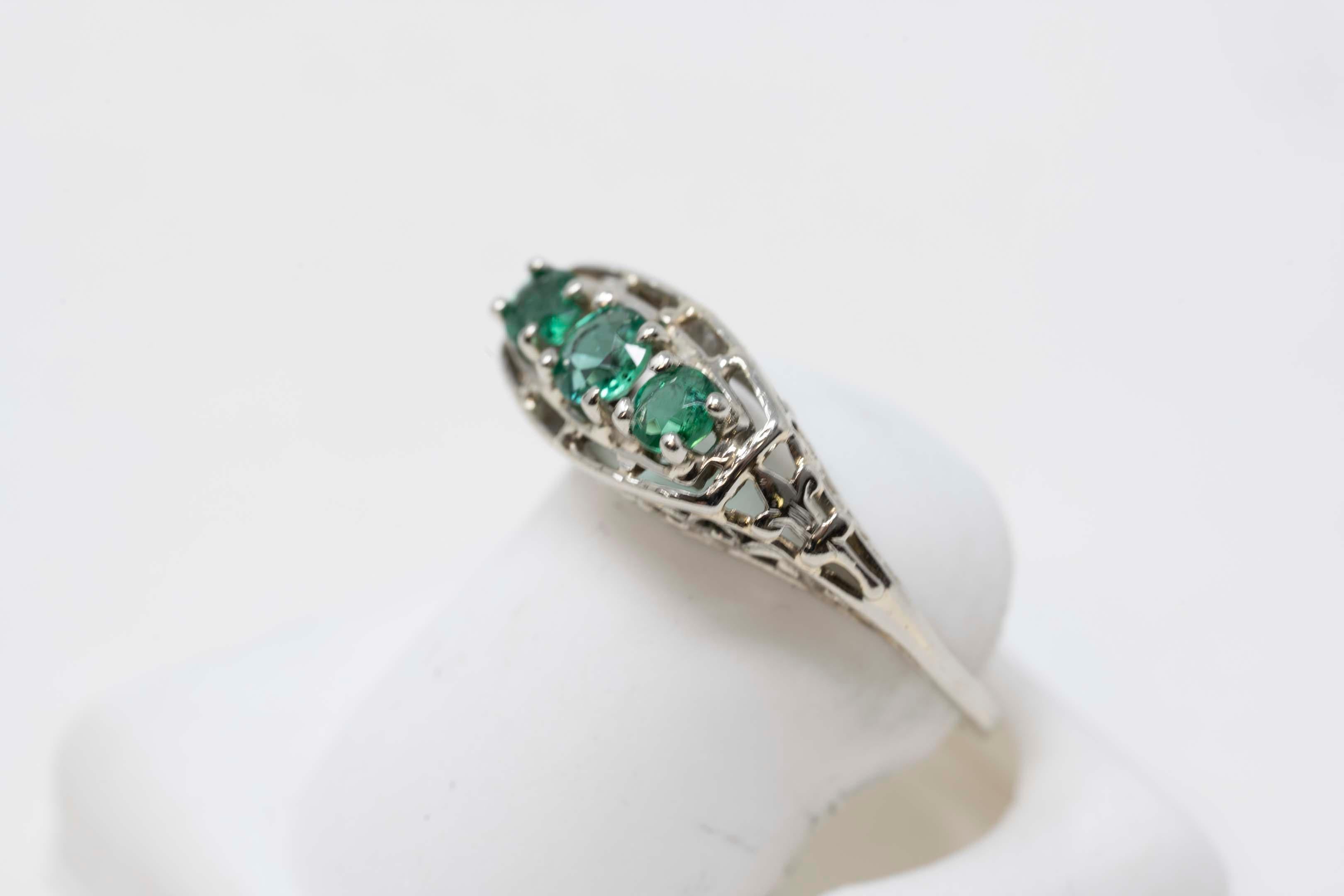 Victorian 18k white gold and emerald gemstones ladies ring, size 7 3/4. The emerald measures from 3.2mm to 4mm, stamped on the inside. Made in Canada, maker unknown, early 1900.

