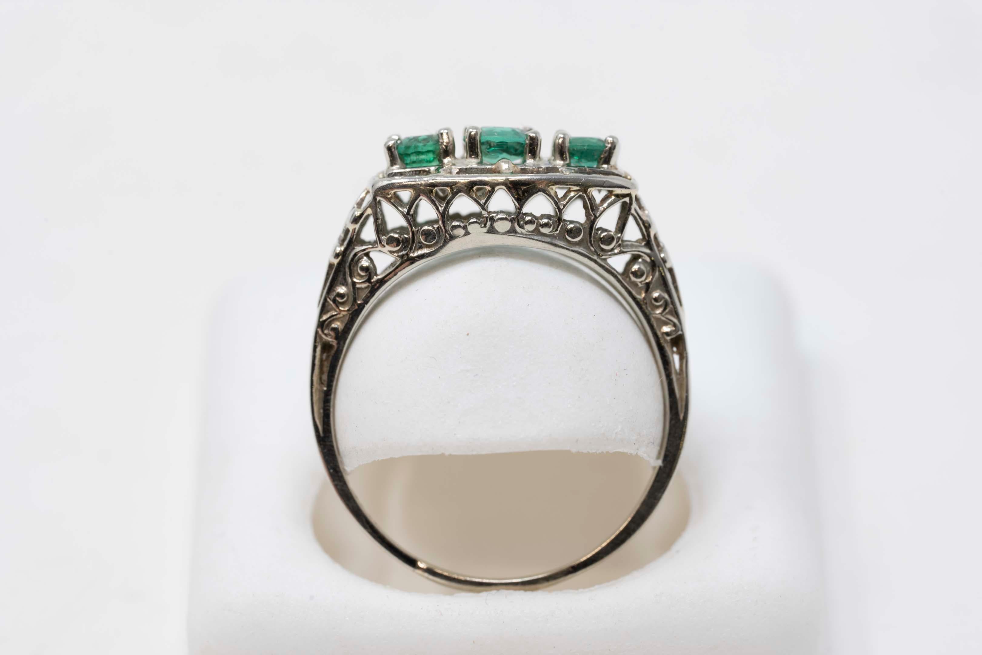18k white gold emerald ring