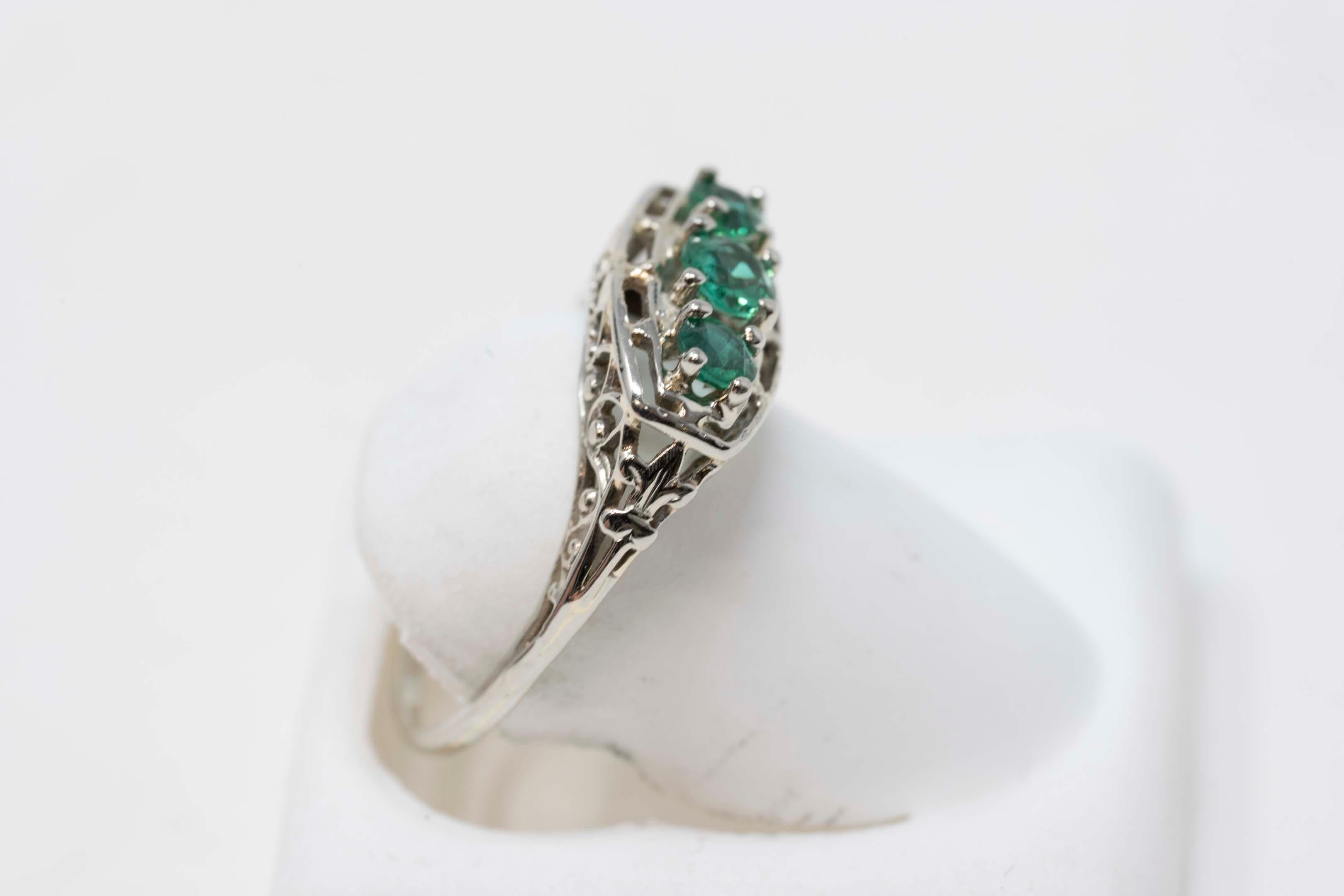 Round Cut Victorian 18k White Gold and Emerald Ring For Sale