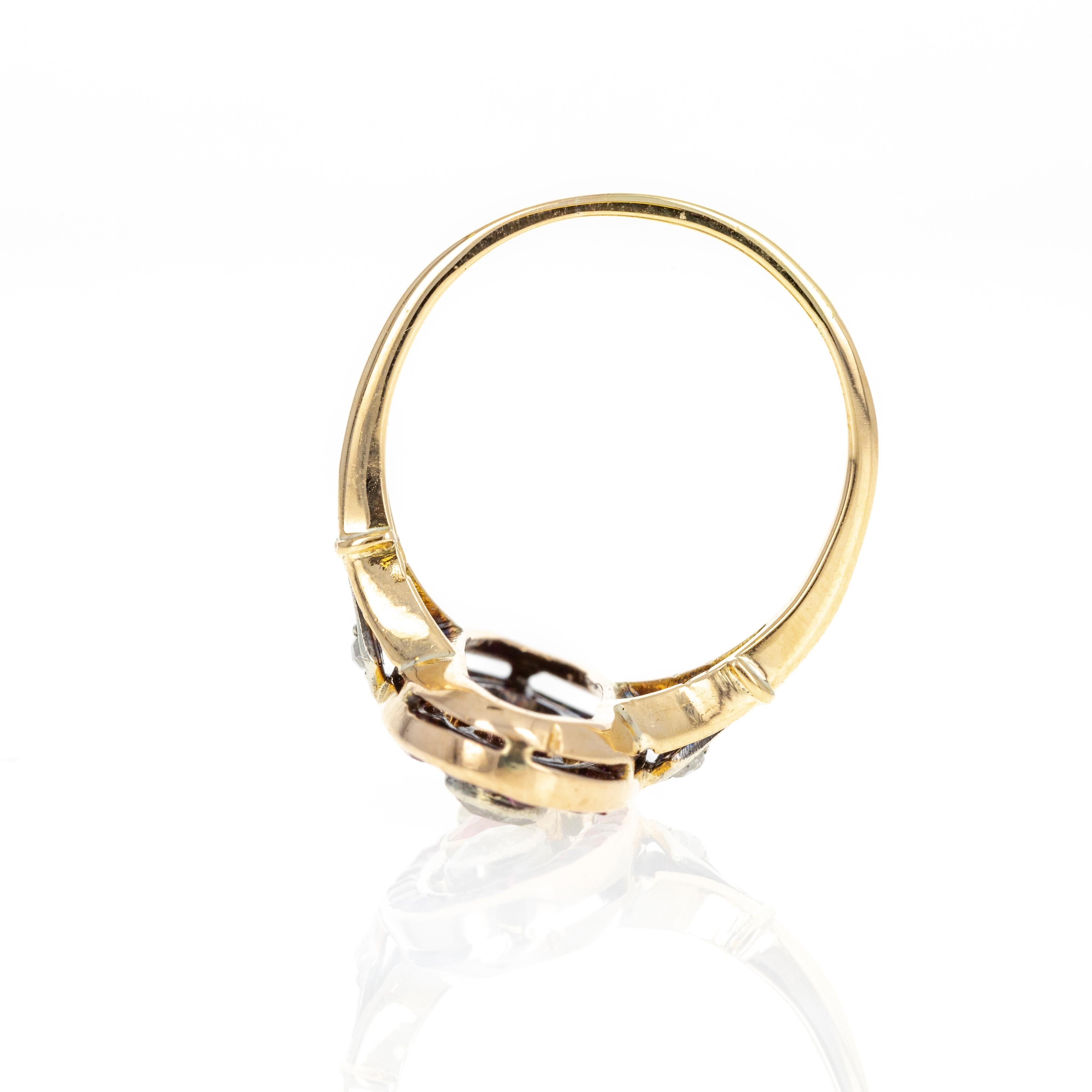 Art déco Bague victorienne en or jaune 18 carats avec rubis de 0,30 carat et diamants taille rose en vente