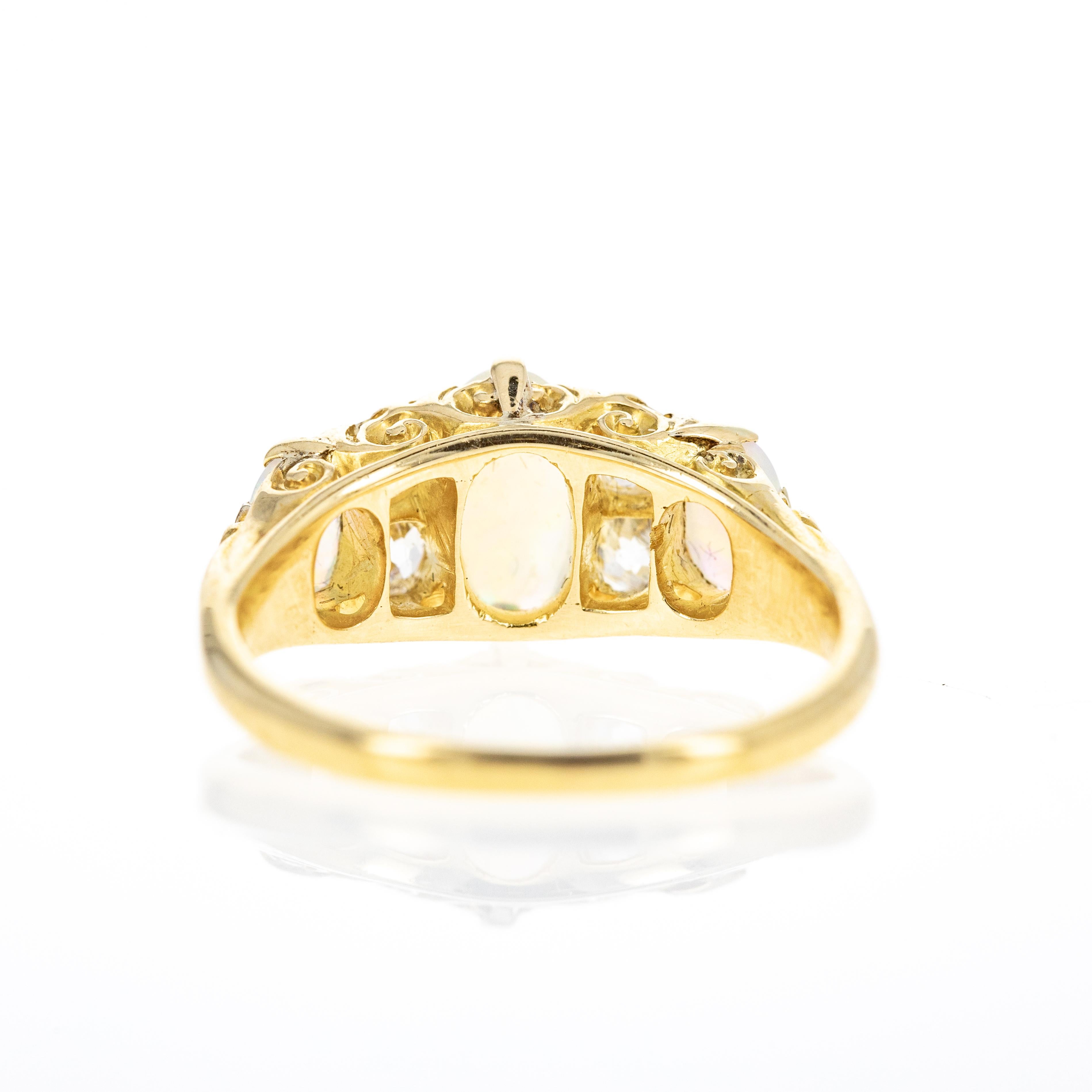 Victorien tardif Bague victorienne en or jaune 18 carats avec opale de 1 carat et diamants en vente