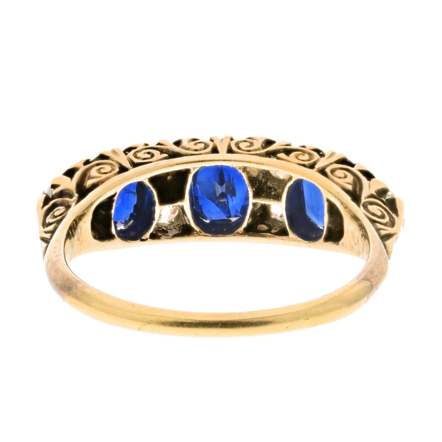 Victorian 18K Yellow Gold 3 Stone Sapphire and Diamond Ring In Excellent Condition In New York, NY