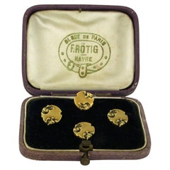 4 boutons de col victoriens en or jaune 18 carats, dans leur écrin d'origine – 6,0 grammes