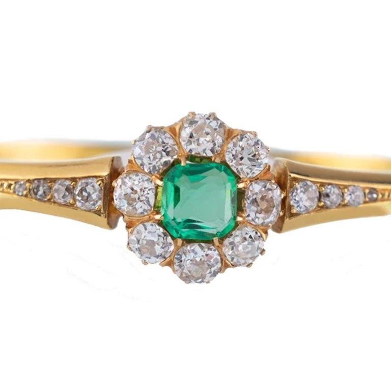 Victorian 18 Karat Gold and 2.0 Carat Emerald and 3.0 Carat Diamond Halo Bangle In Excellent Condition For Sale In New York, NY