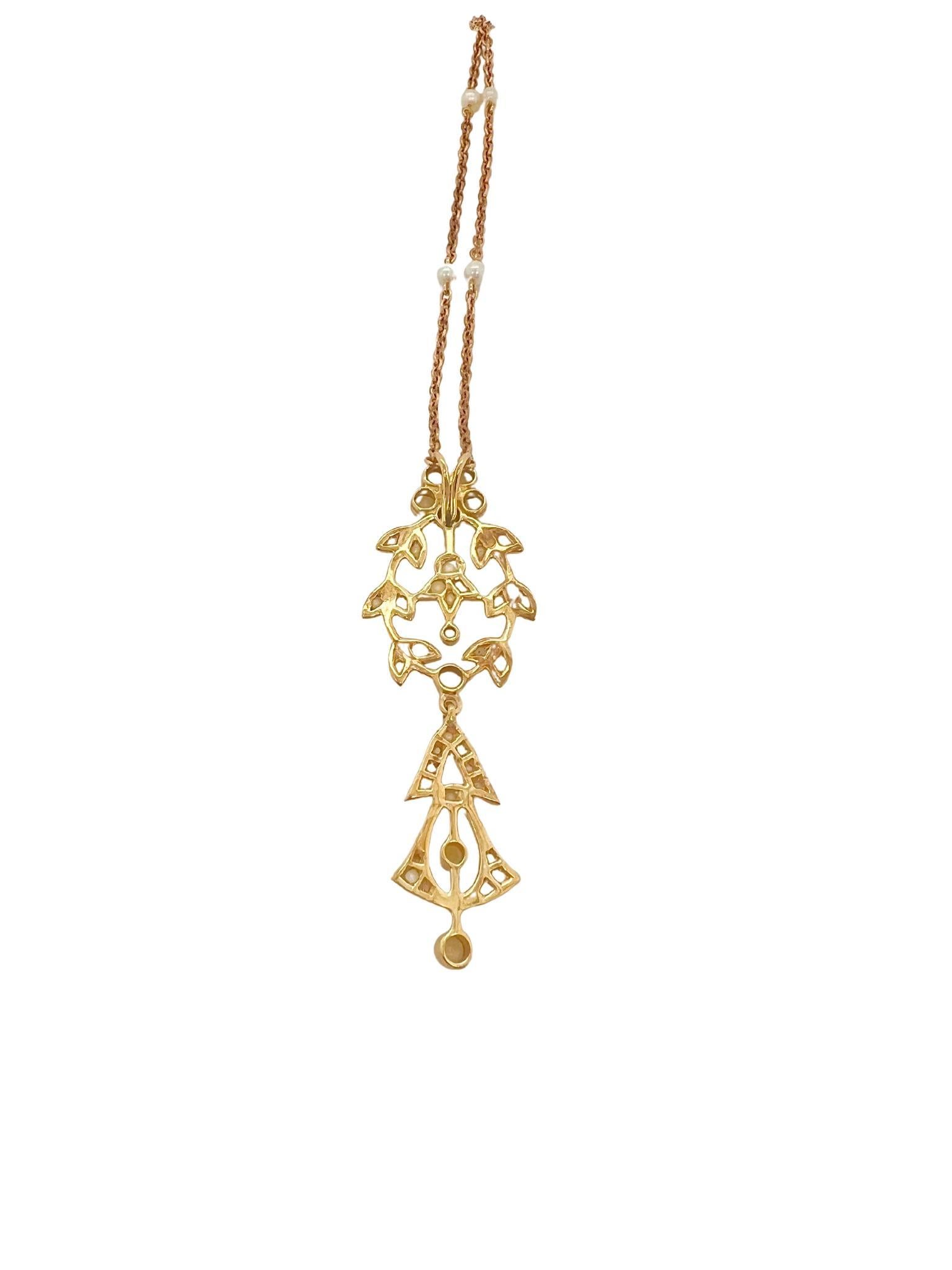 Collier victorien en or jaune 18K et perles de rocaille

Détails :
Matériau : Or jaune 18k
Autres : perles de semences naturelles 
Longueur : 25cm, longueur du pendentif : 5cm
Poids : 6,5 grammes

En excellent état.