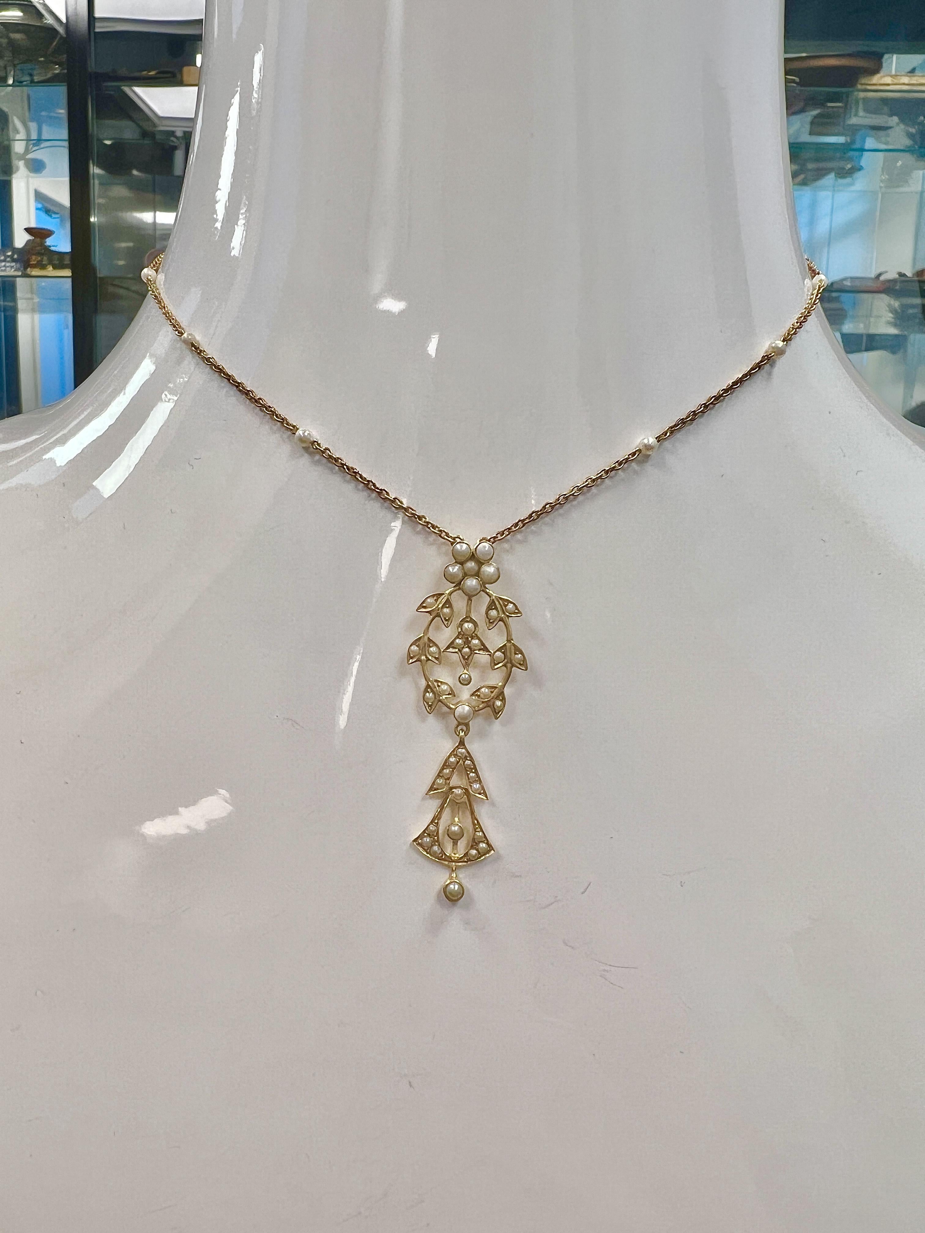 Collier victorien en or jaune 18K et perles de rocaille Excellent état - En vente à New York, NY
