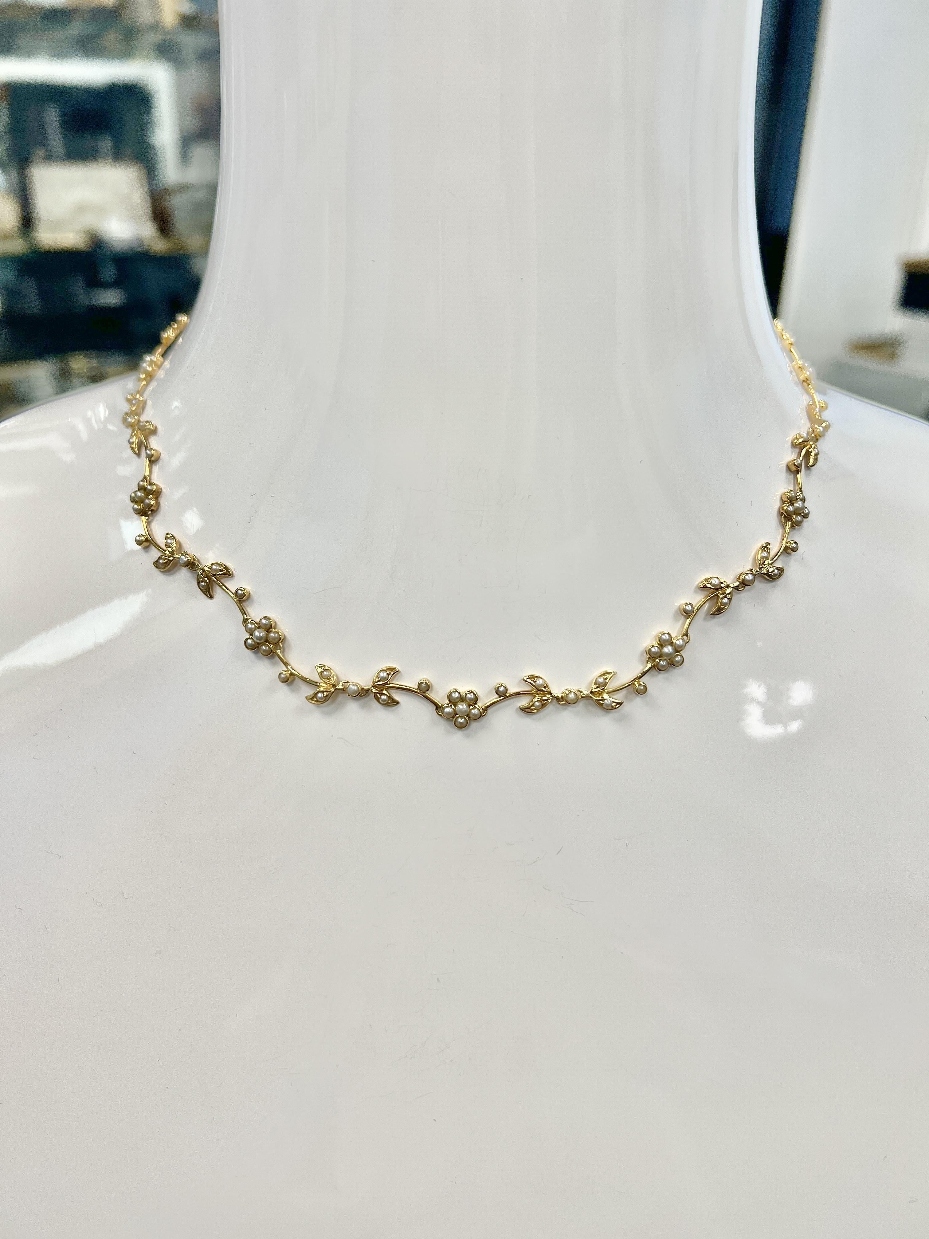 Perlina Collana vittoriana con fiori in oro giallo 18k e perle di mare in vendita