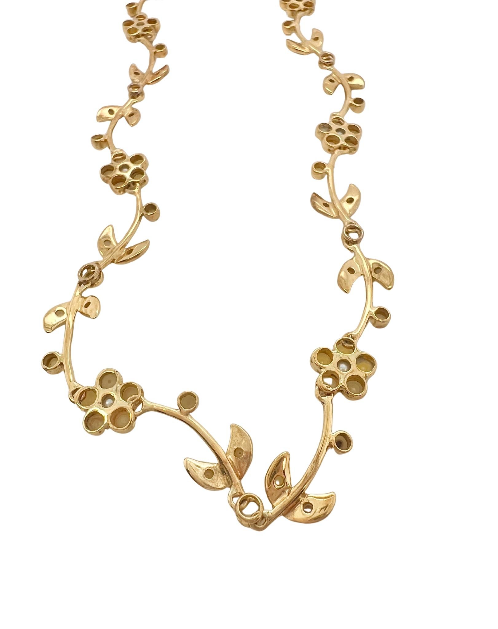 Collana vittoriana con fiori in oro giallo 18k e perle di mare In condizioni ottime in vendita a New York, NY