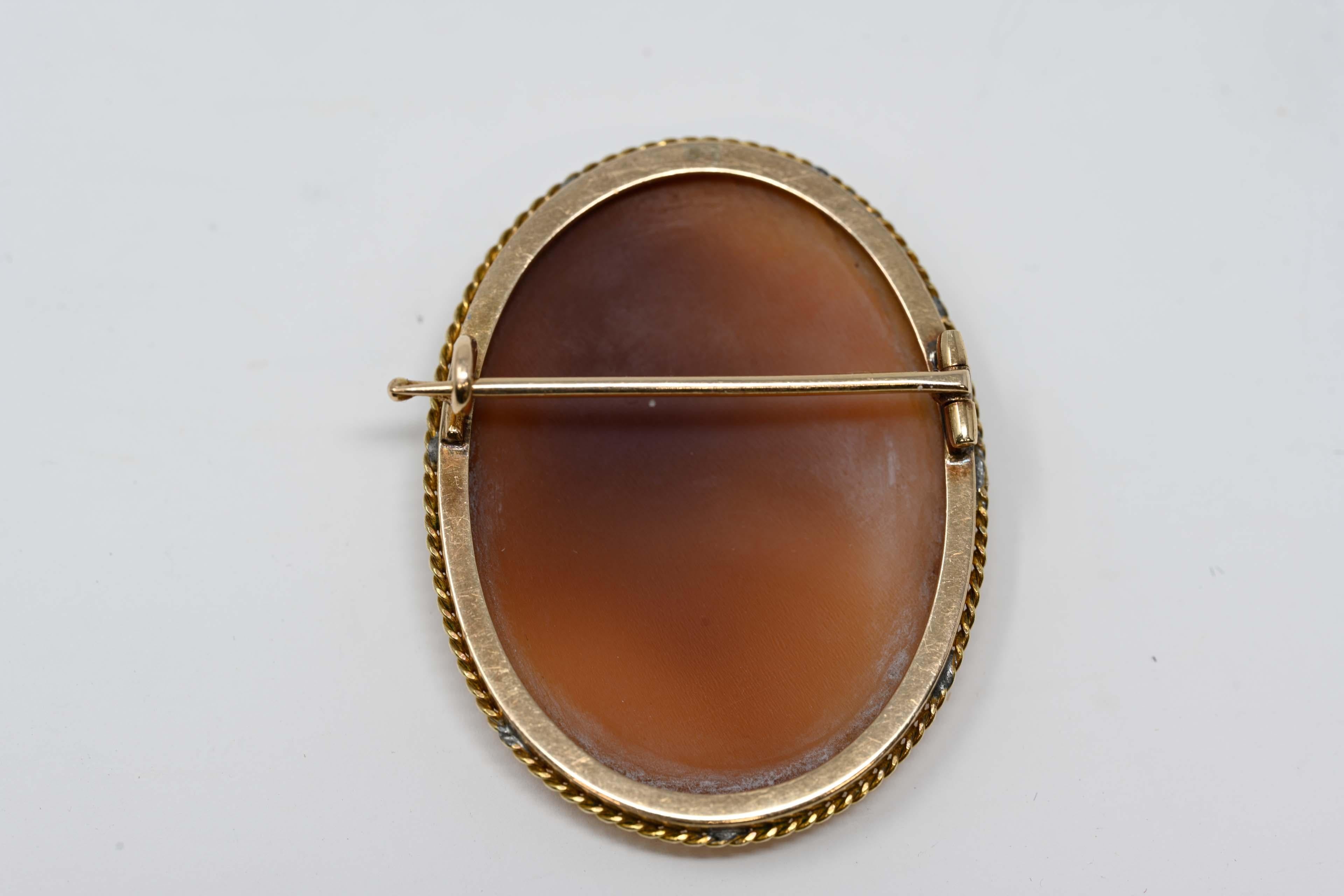 Women's Victorian 18k Yellow Gold Cameo Carving Brooch For Sale