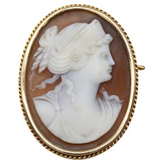 Victorian 18k Yellow Gold Cameo Carving Brooch