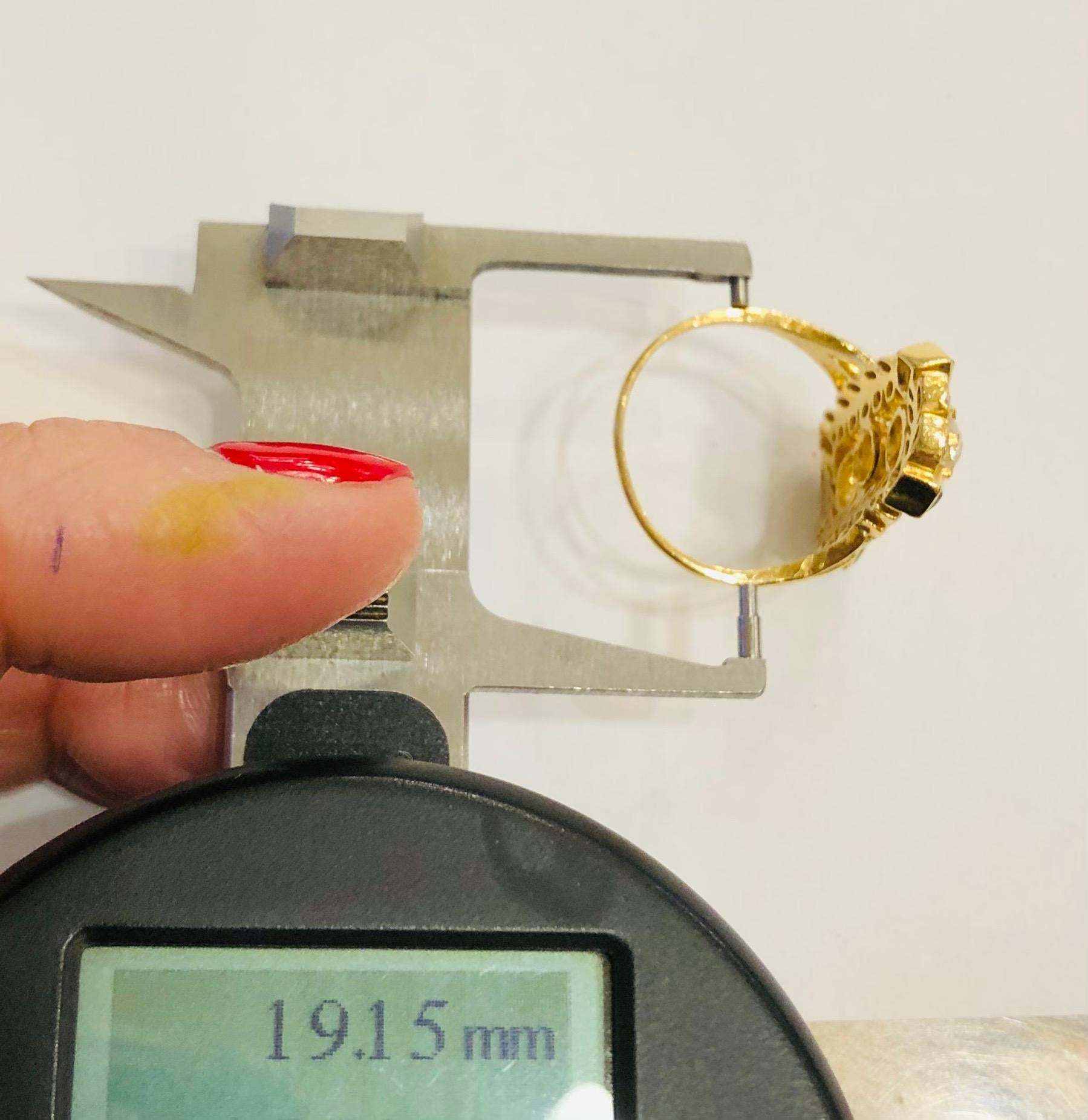 Victorian 18k Yellow Gold, Diamonds and Emeralds Cocktail Ring For Sale 4
