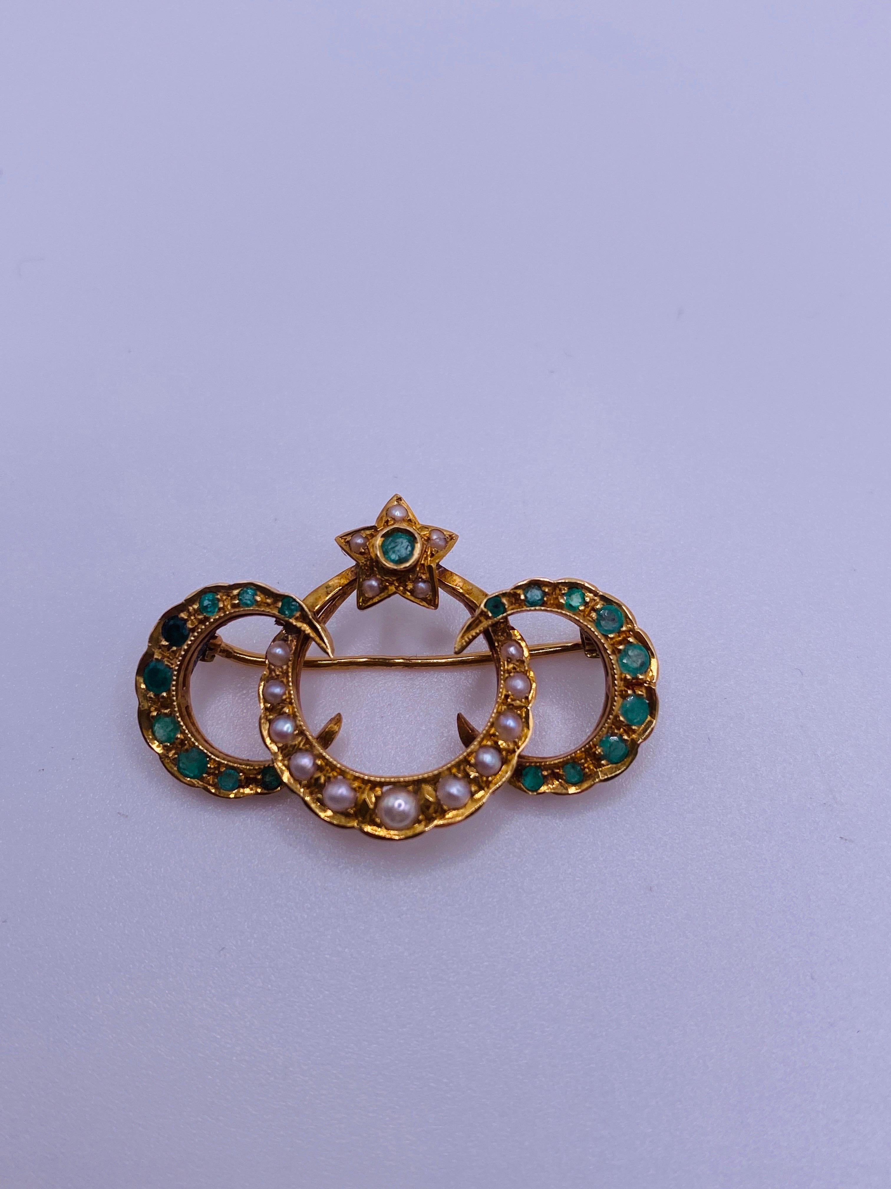Victorian 18k yellow gold emerald and pearl brooch. 3.0Dwt/4.7gm
