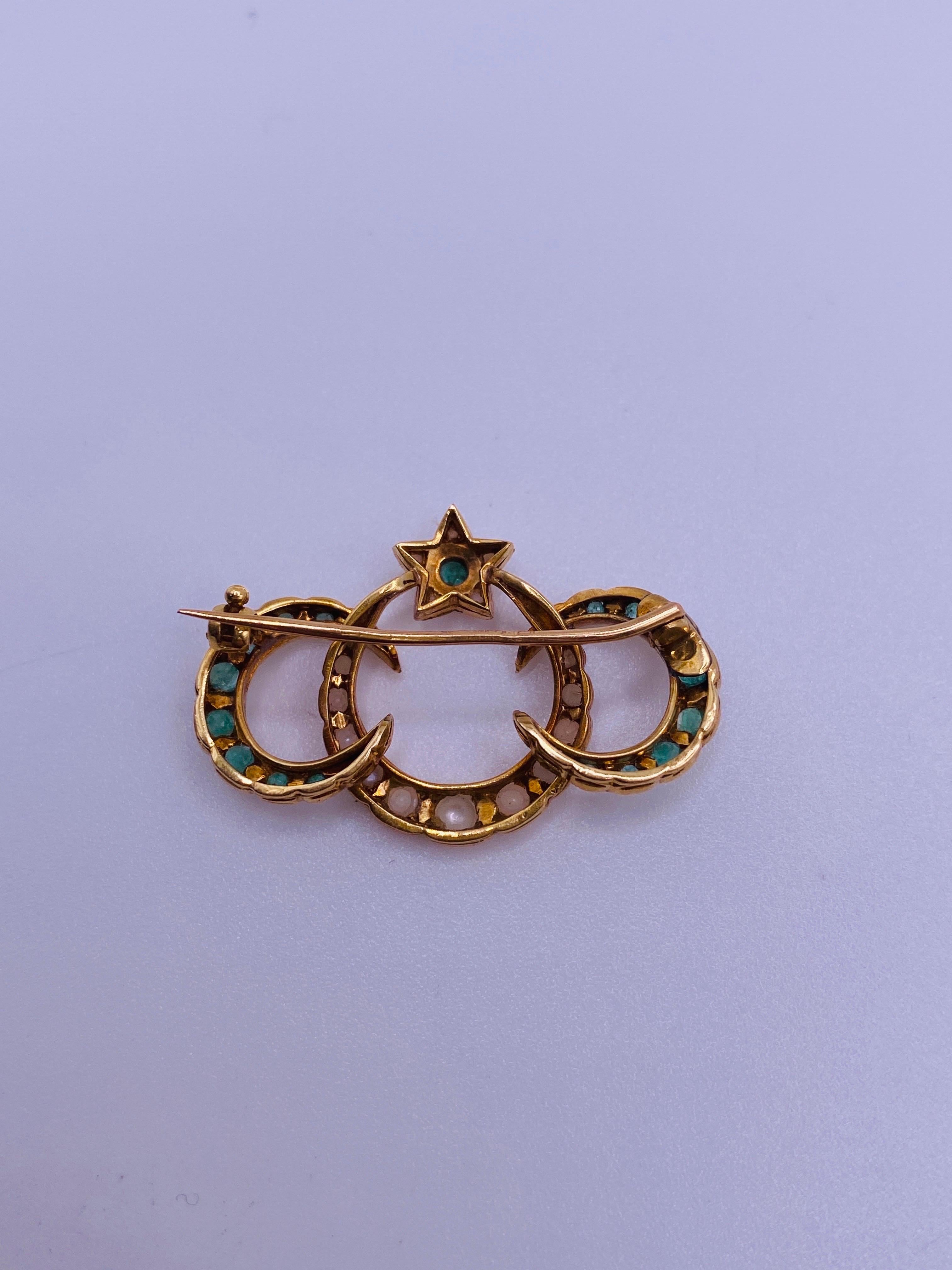 Round Cut Victorian Emerald and Pearl Yellow Gold Brooch