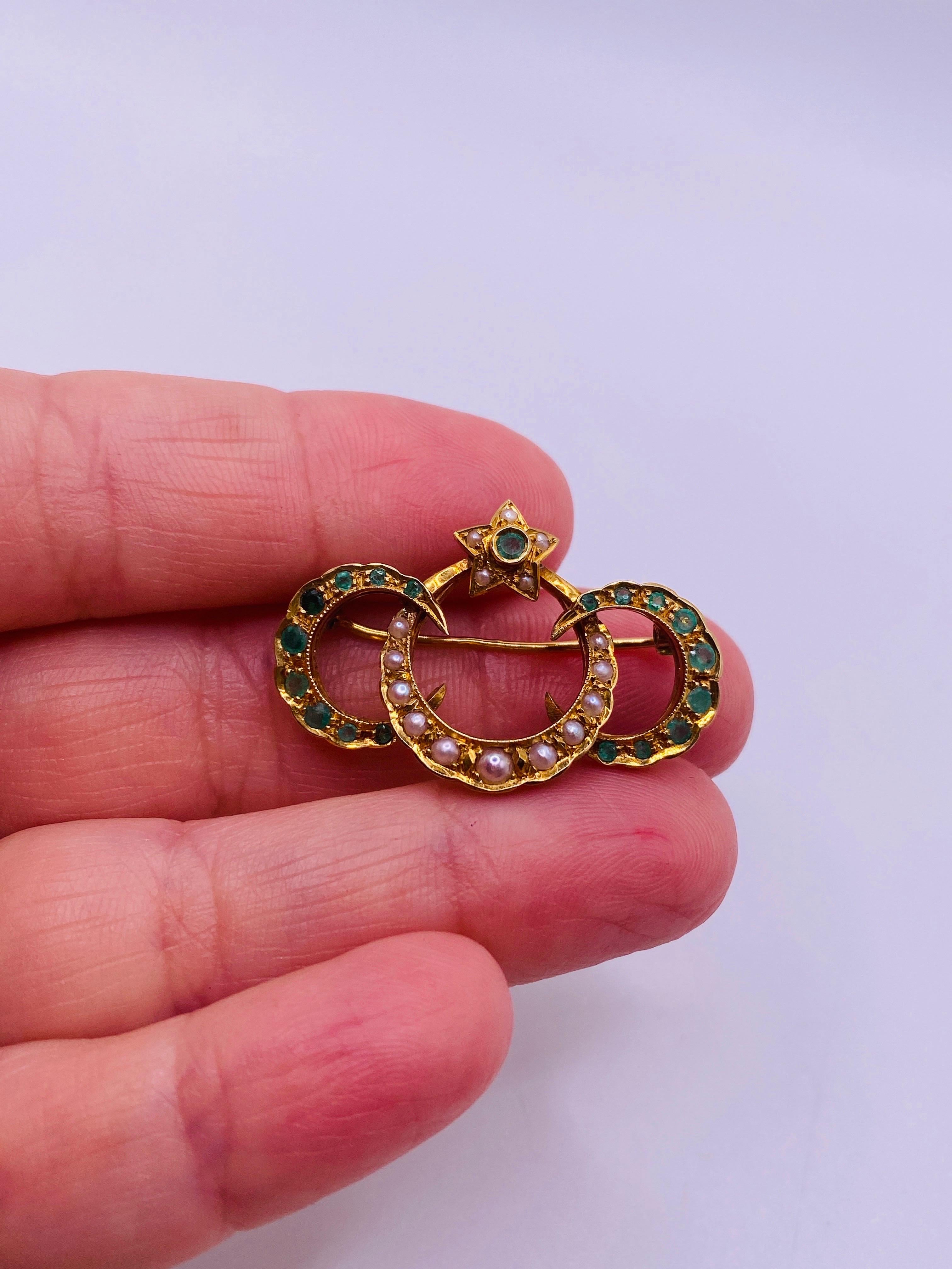Victorian Emerald and Pearl Yellow Gold Brooch In Good Condition In DALLAS, TX