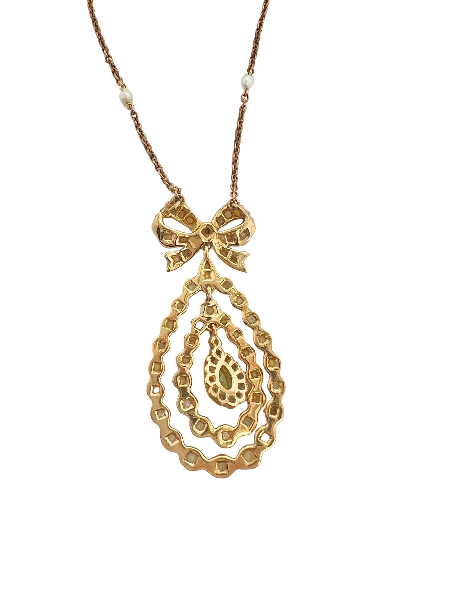 Taille poire Collier victorien en or jaune 18k avec émeraude et perles de rocaille en vente