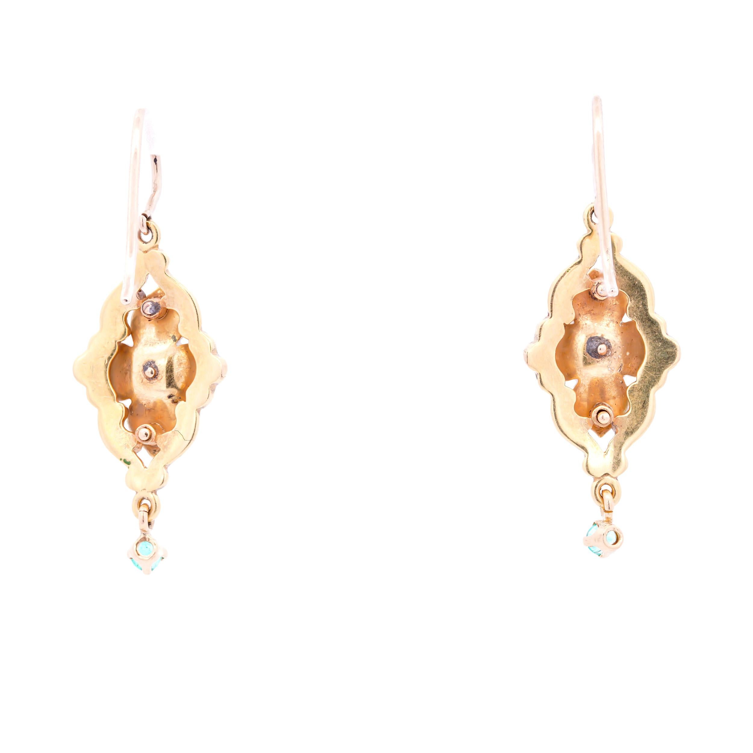 Victorien tardif Boucles d'oreilles victoriennes en or jaune 18 carats, émail, diamants et émeraudes en vente