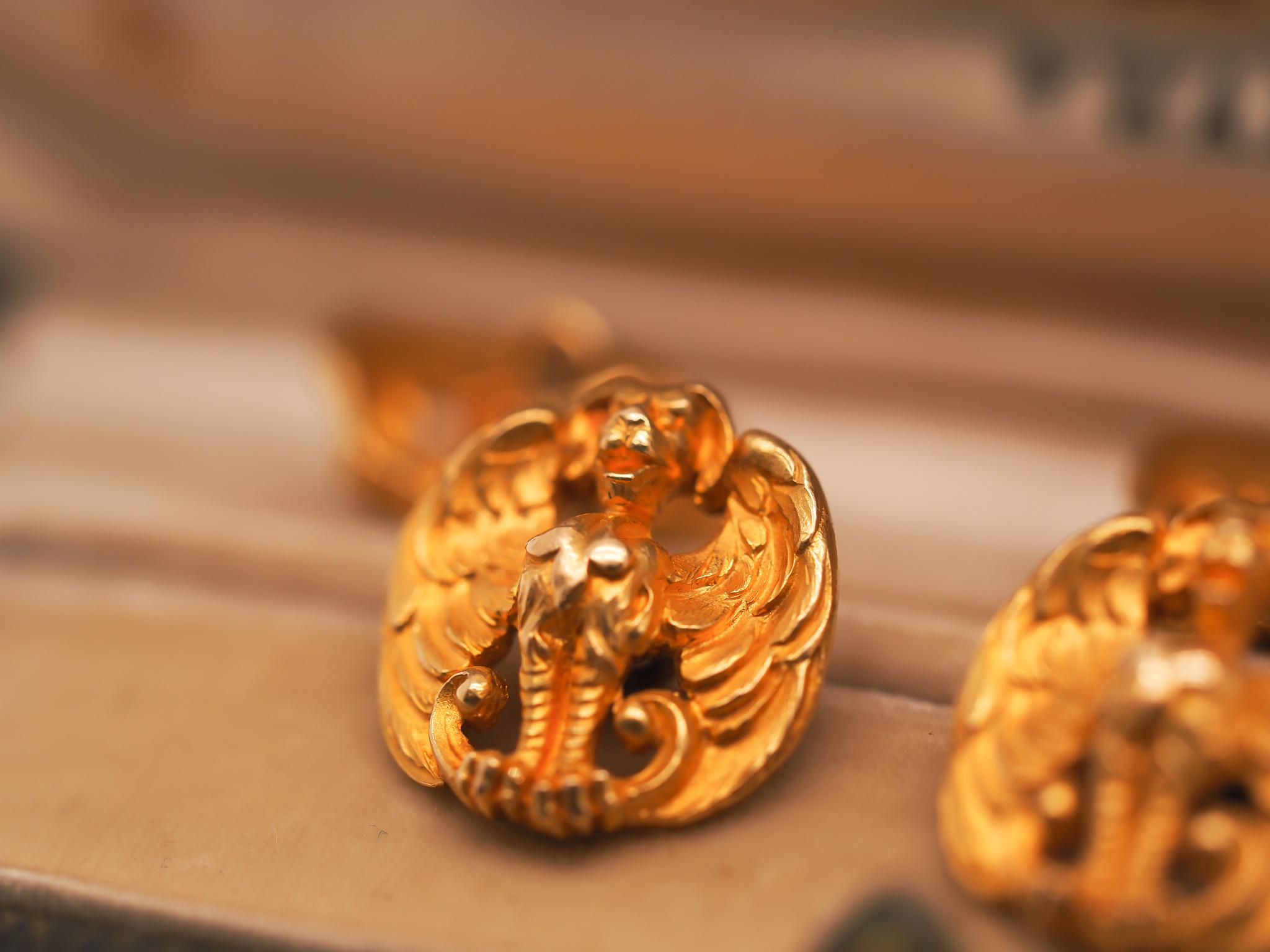 Victorien Boutons de manchette victoriens en or jaune 18 carats gregoyle en vente