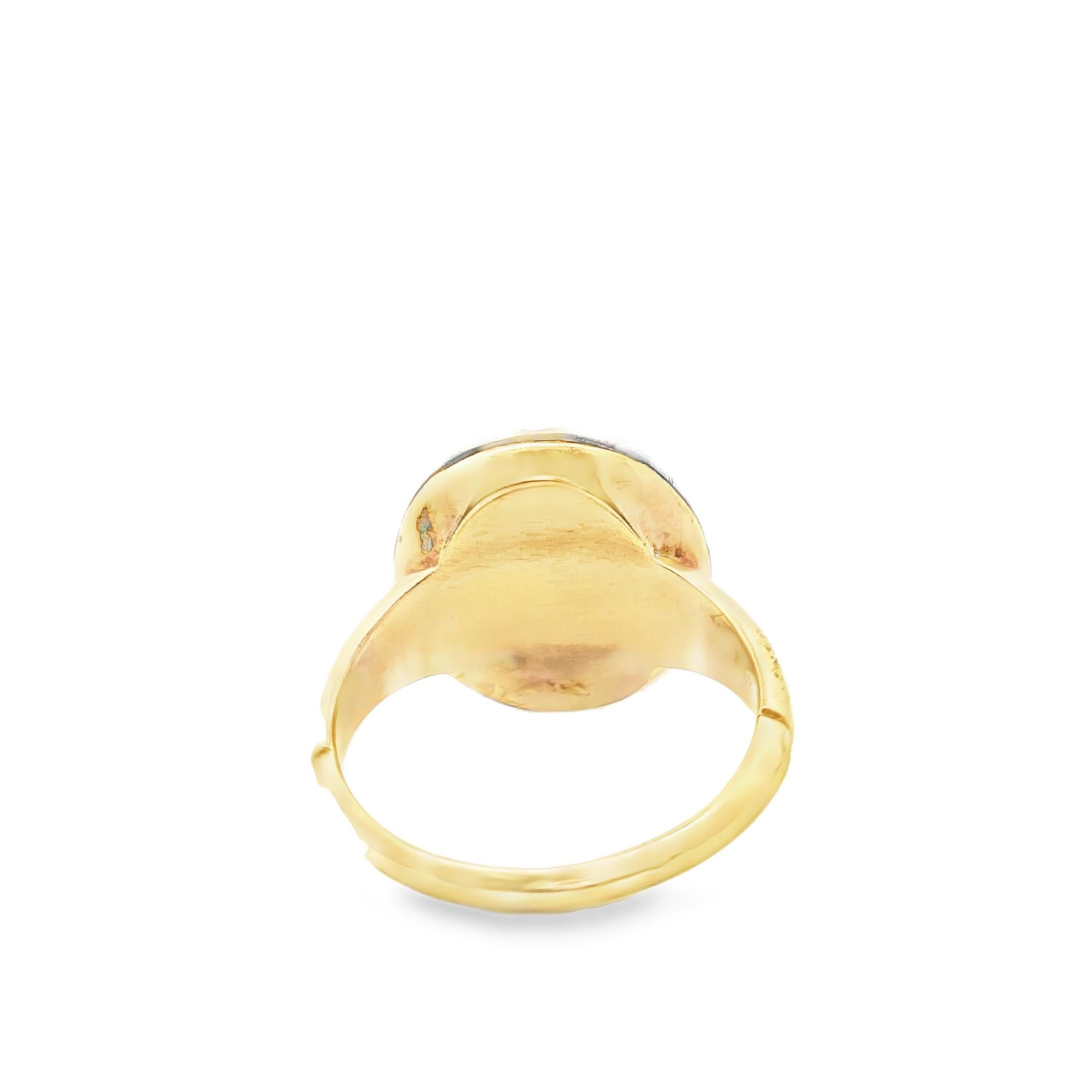 Vittoriano Anello vittoriano in oro giallo 18 carati con zaffiro viola e diamanti in vendita