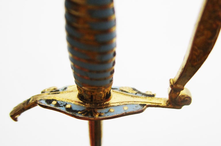 Victorian 18 Karat Yellow Gold Sky Blue Enamel Sword Hat Stick Pin For Sale 2
