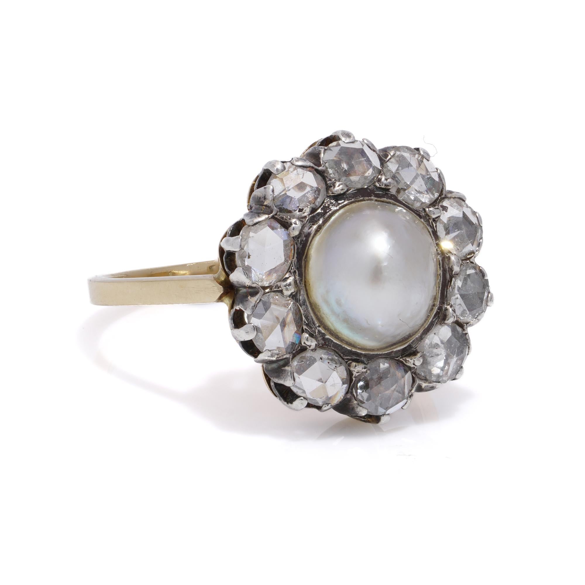 Viktorianisches 18-karätiges Gold und Silber  Perlen- und Diamant-Blumen-Cluster-Ring (Rosenschliff) im Angebot