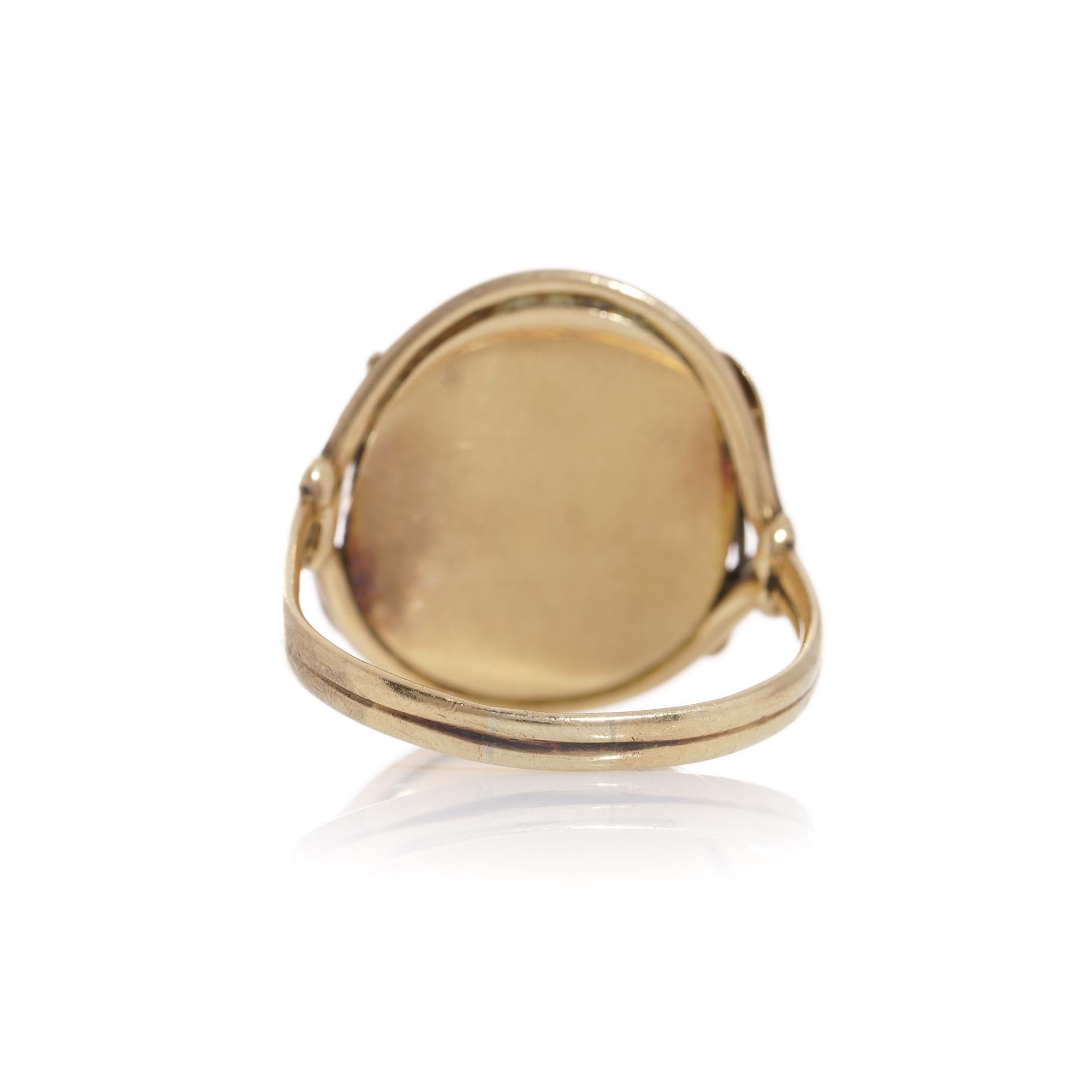 Victorian 18kt. gold Banded agate masonic ring, depicting a Square and Compass  For Sale 5