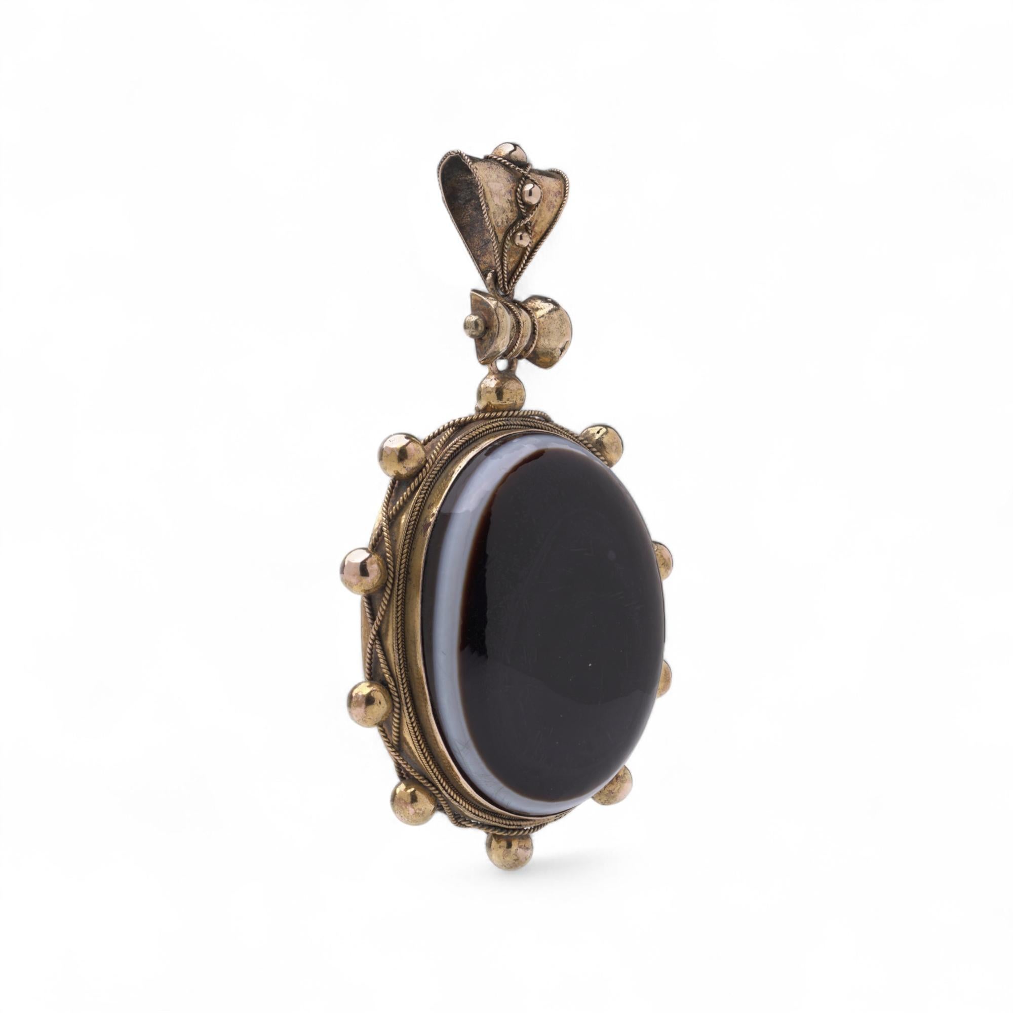 Taille cabochon Pendentif victorien en or 18kt en agate baguée en vente