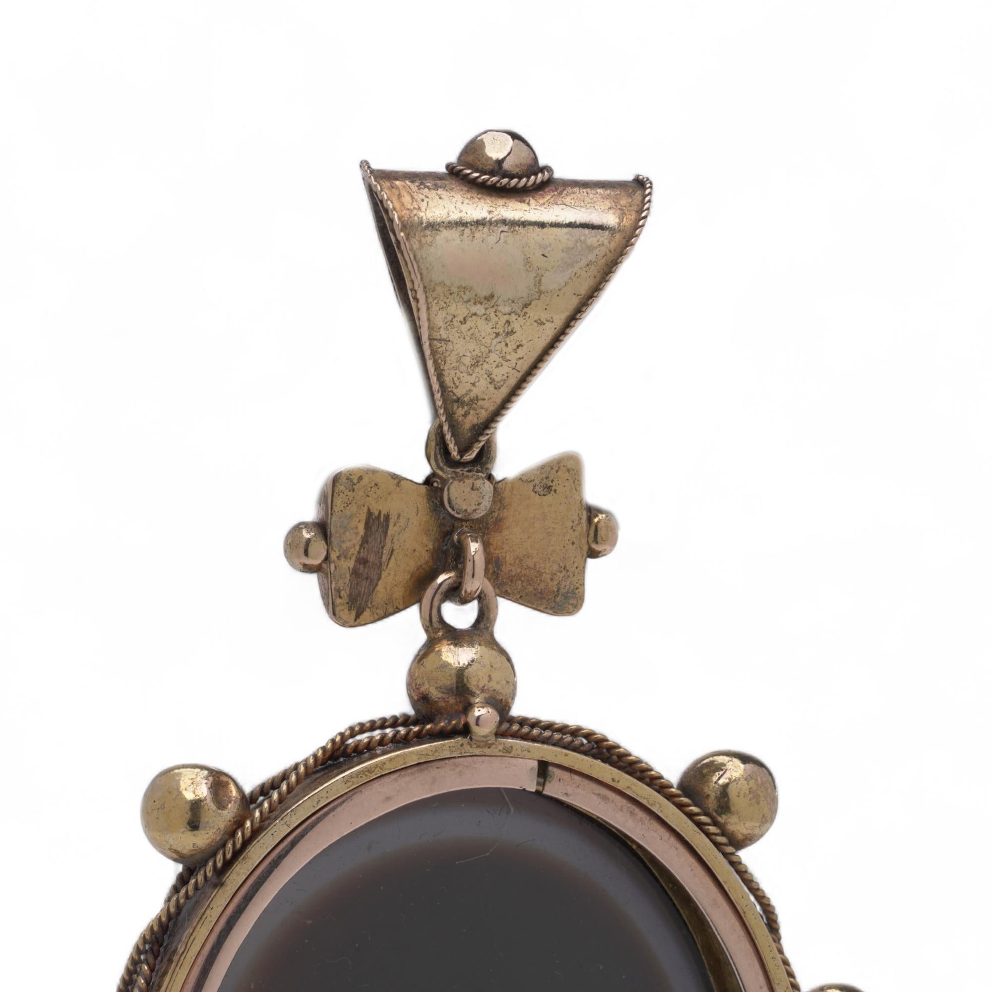 Pendentif victorien en or 18kt en agate baguée en vente 2