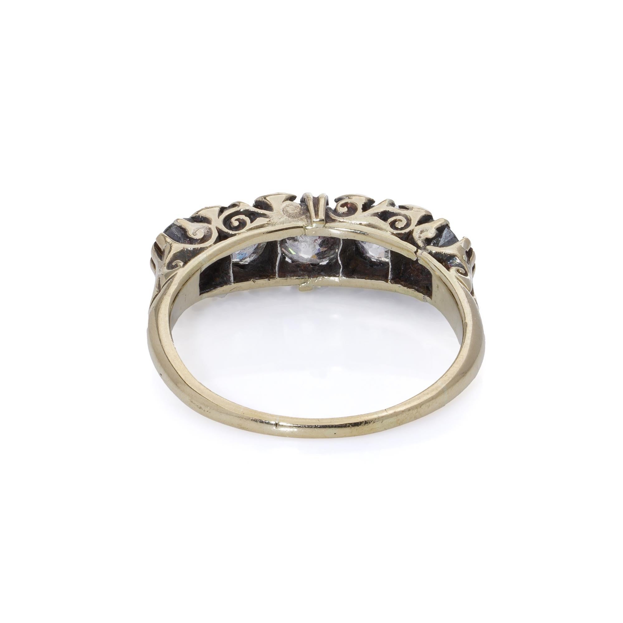 Victorian 18kt Gold Diamond Five-Stone Ring In Good Condition For Sale In Braintree, GB
