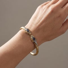 Bracelet victorien en or 18 carats à motif de deux serpents, serti de saphirs et de diamants taille rose