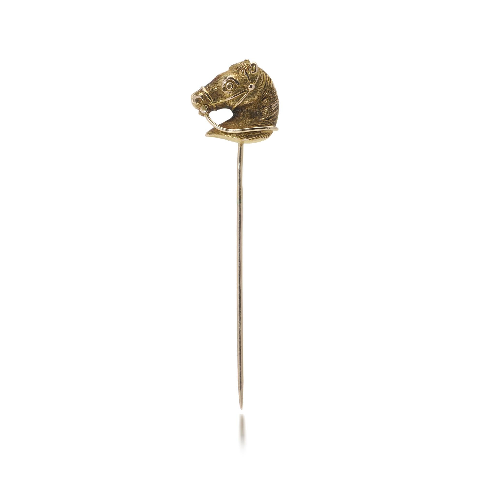 Victorian 18kt yellow gold horse head pin brooch. In Good Condition For Sale In Braintree, GB