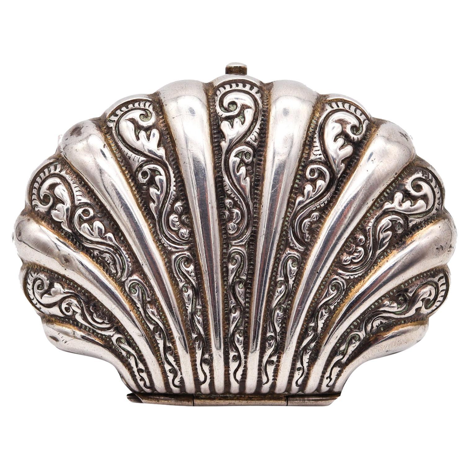 Victorian 1900 Clam Shaped Coins Purse Wallet In .900 Sterling Silver For Sale