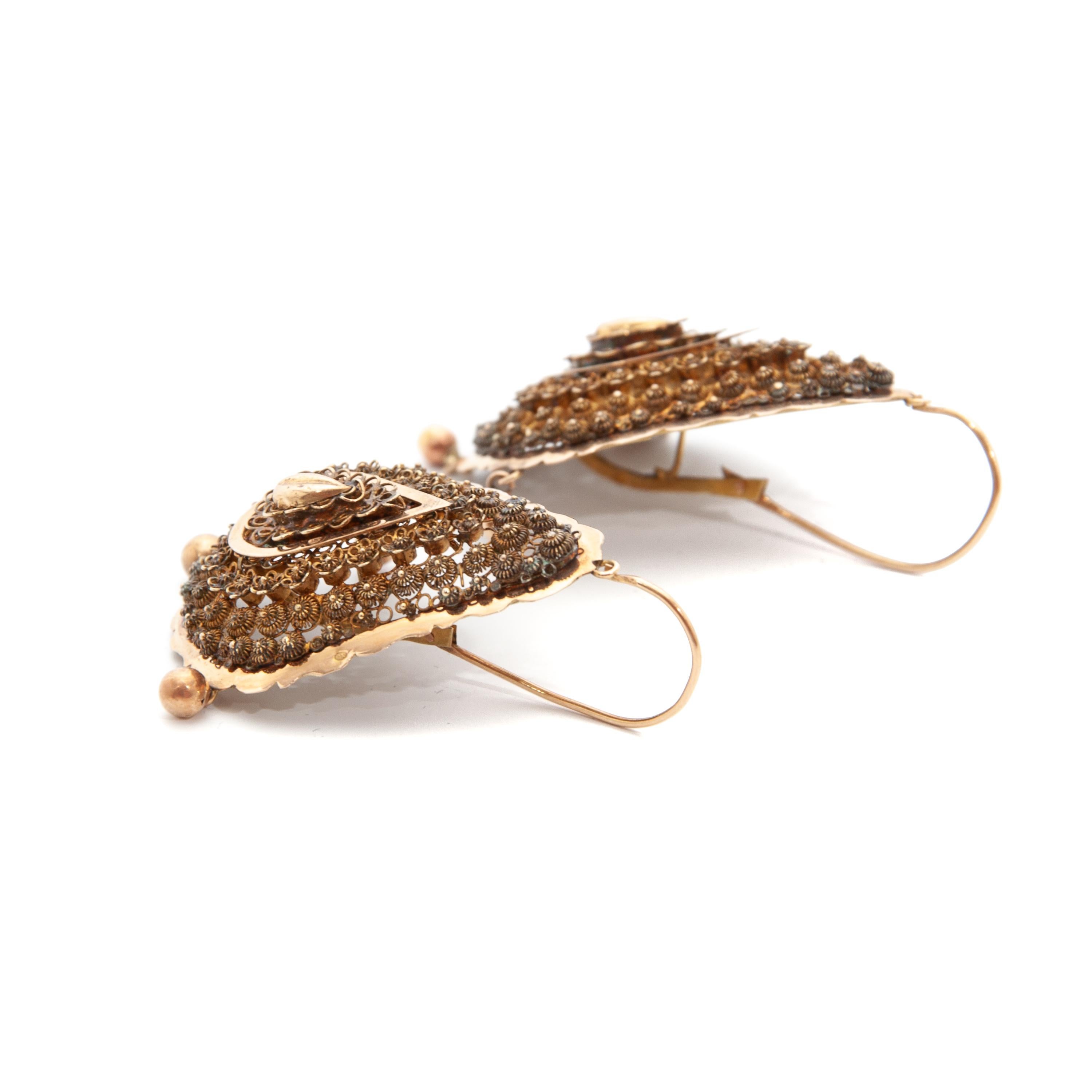 Antike filigrane Cannetille-Ohrringe aus 14 Karat Gold im Zustand „Gut“ im Angebot in Rotterdam, NL