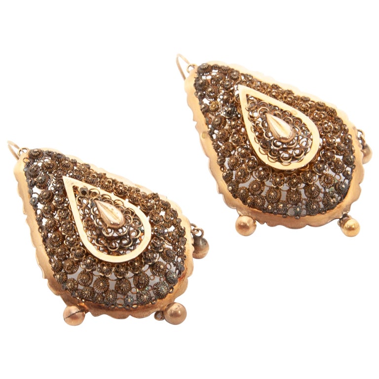 14 Karat Yellow Gold Filigree Dangle Earrings For Sale