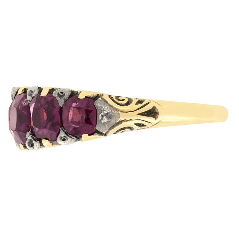 Vittoriano Anello vittoriano con cinque pietre di ametista da 1,90ct, 1880 ca. in vendita