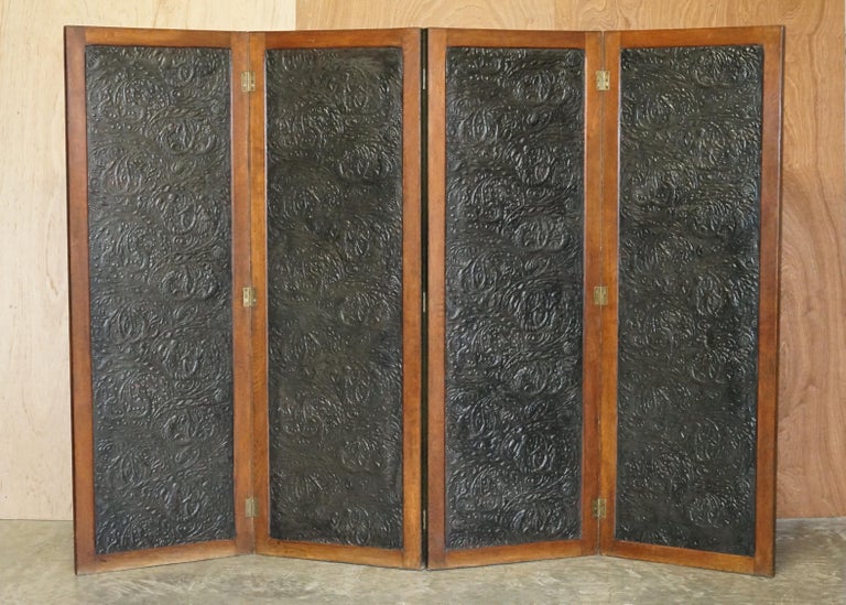 We are delighted to offer this lovely Victorian oak framed room divider with embossed leather to one side and hand coloured antique prints to the other

What a find! This piece is a large example and is very much of the period. The leather