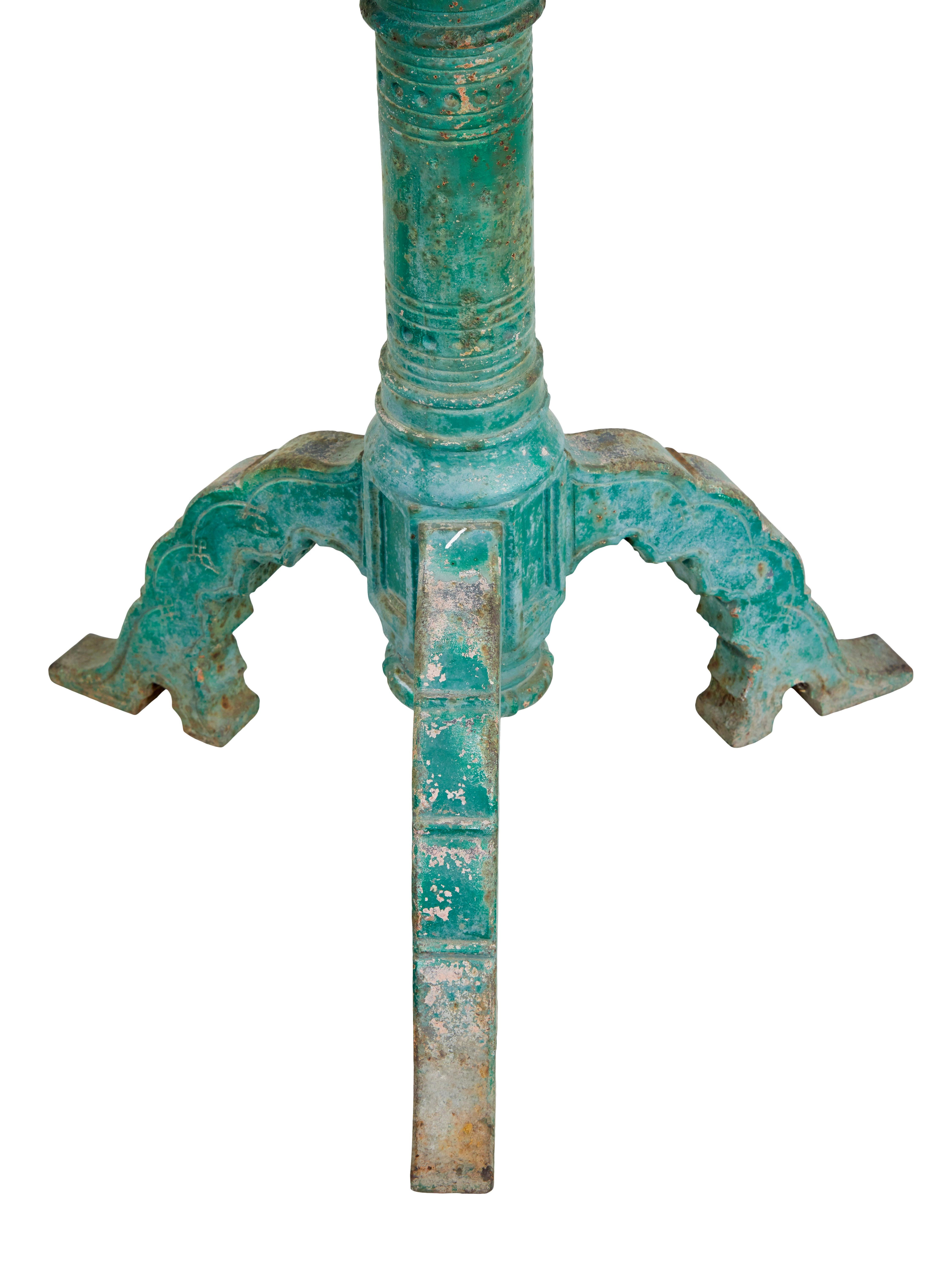 English Victorian 19th century cast iron garden table For Sale