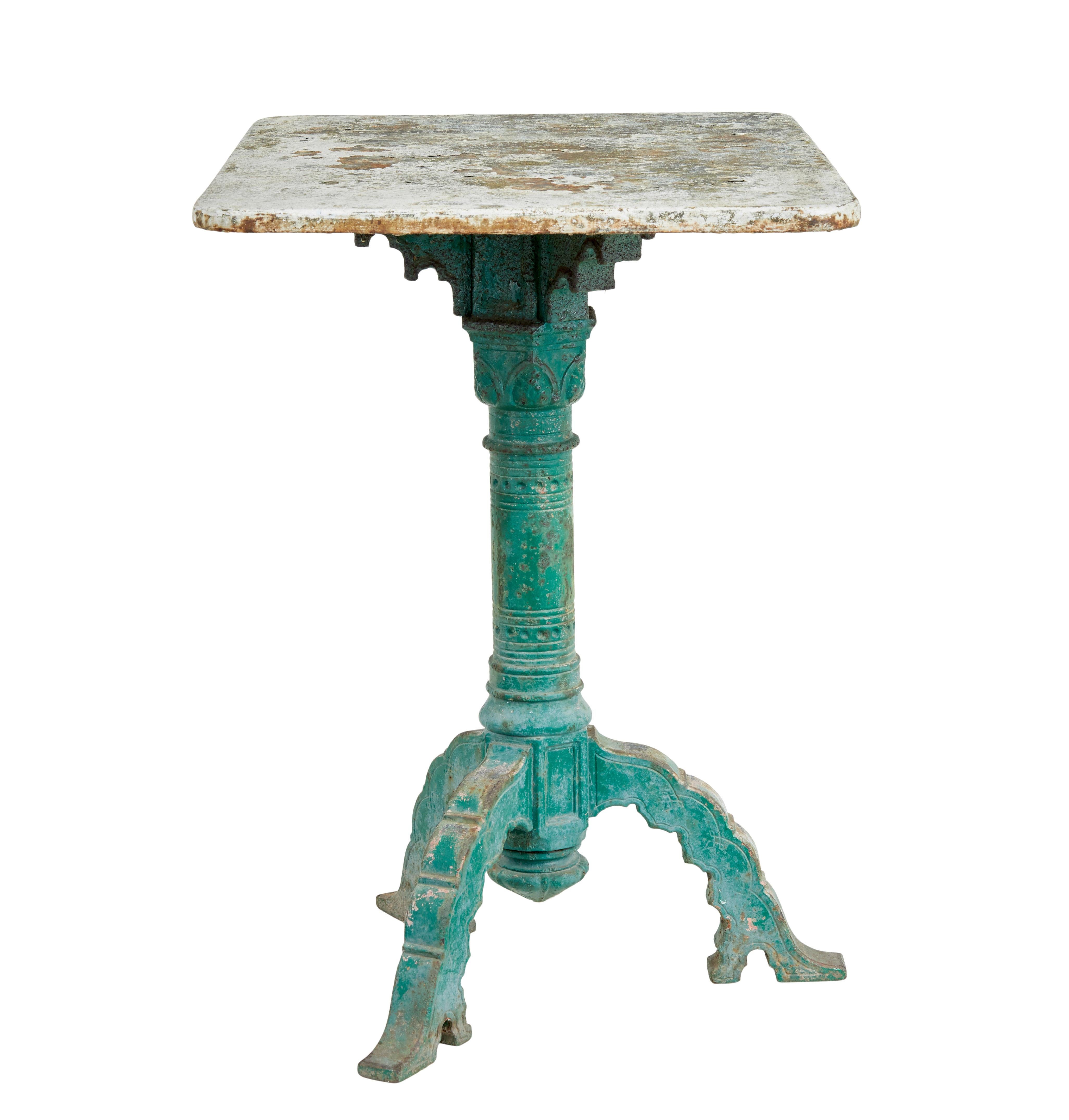 Victorian 19th century cast iron garden table For Sale 1