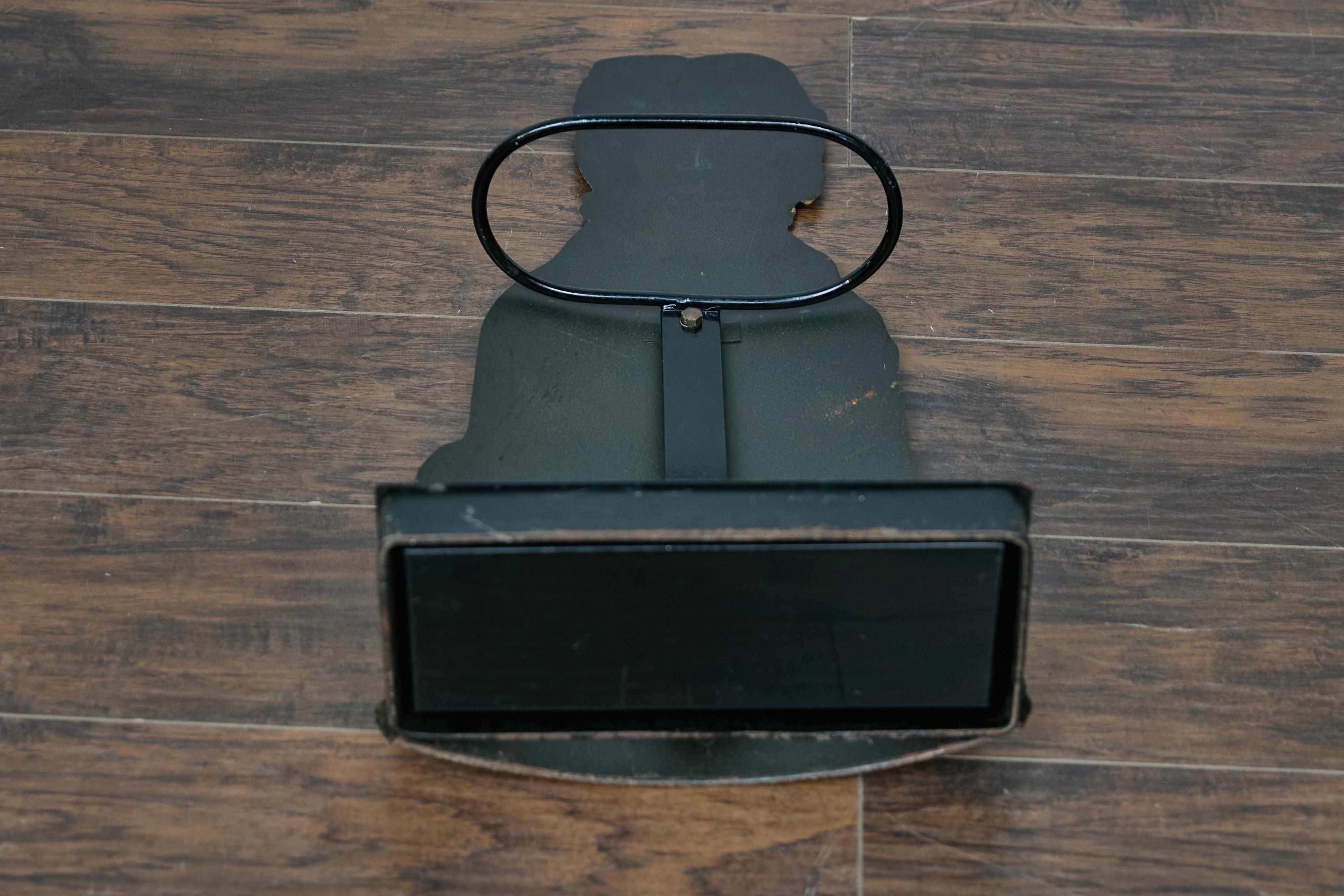 Victorian 19th Century English Cast Iron Dog Umbrella Stand – Entryway Accent For Sale 6