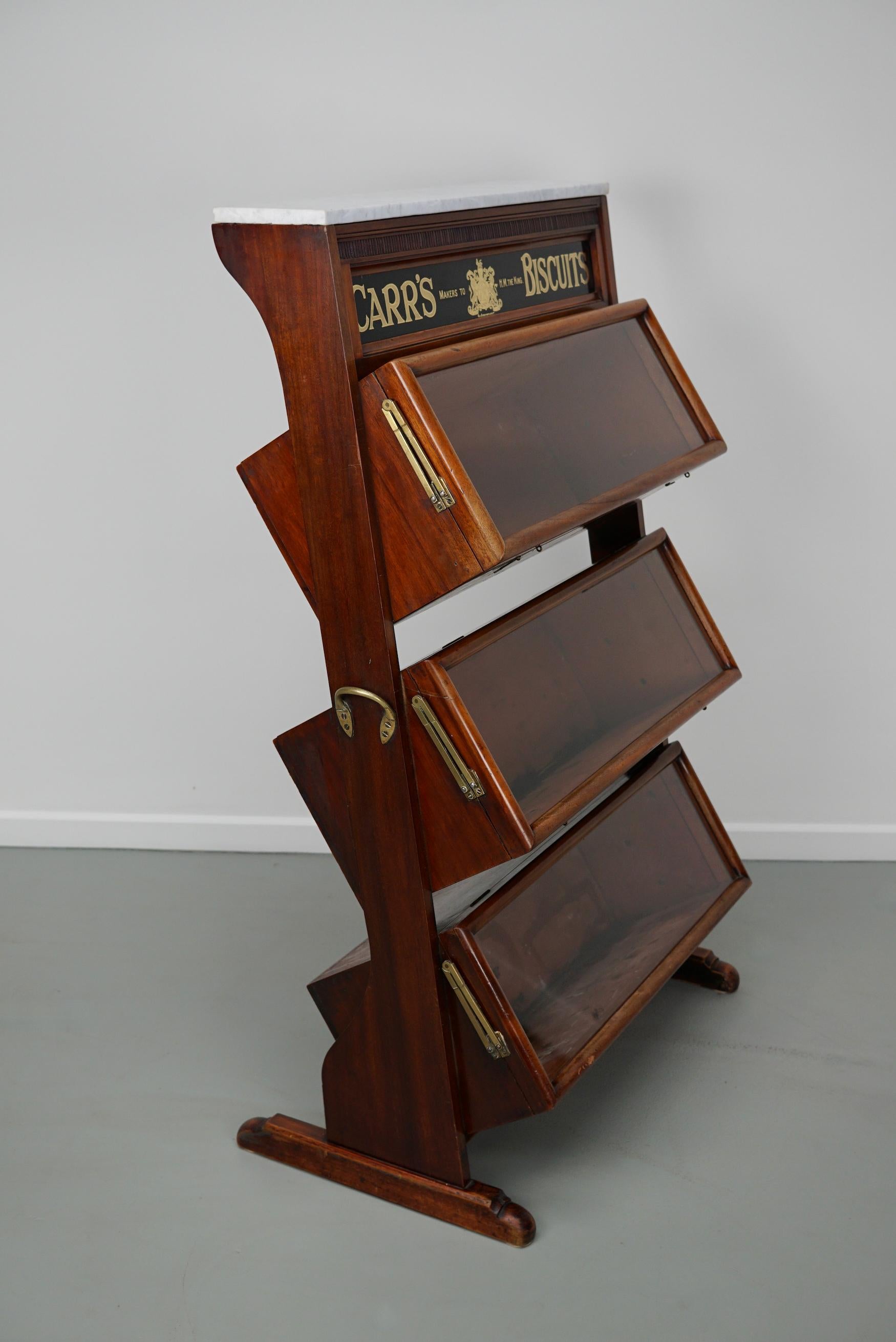 Vitrine / Meuble de magasin victorien en bois dur du 19e siècle pour les biscuits de Carrs en vente 7