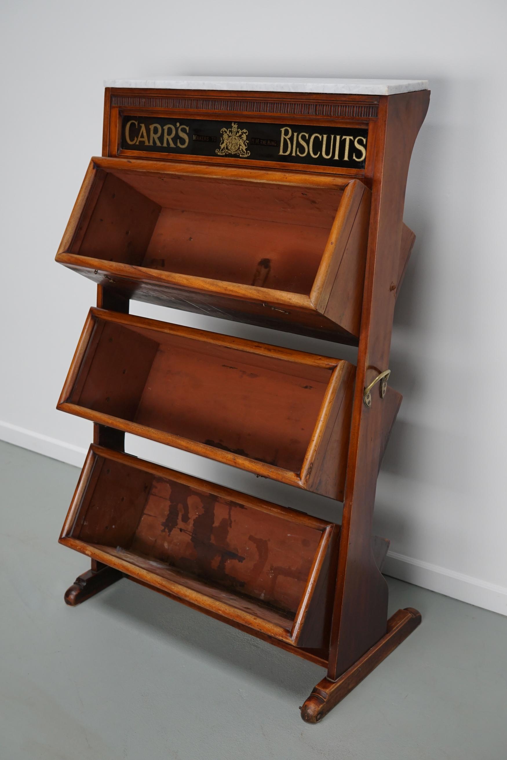 Vitrine / Meuble de magasin victorien en bois dur du 19e siècle pour les biscuits de Carrs en vente 10