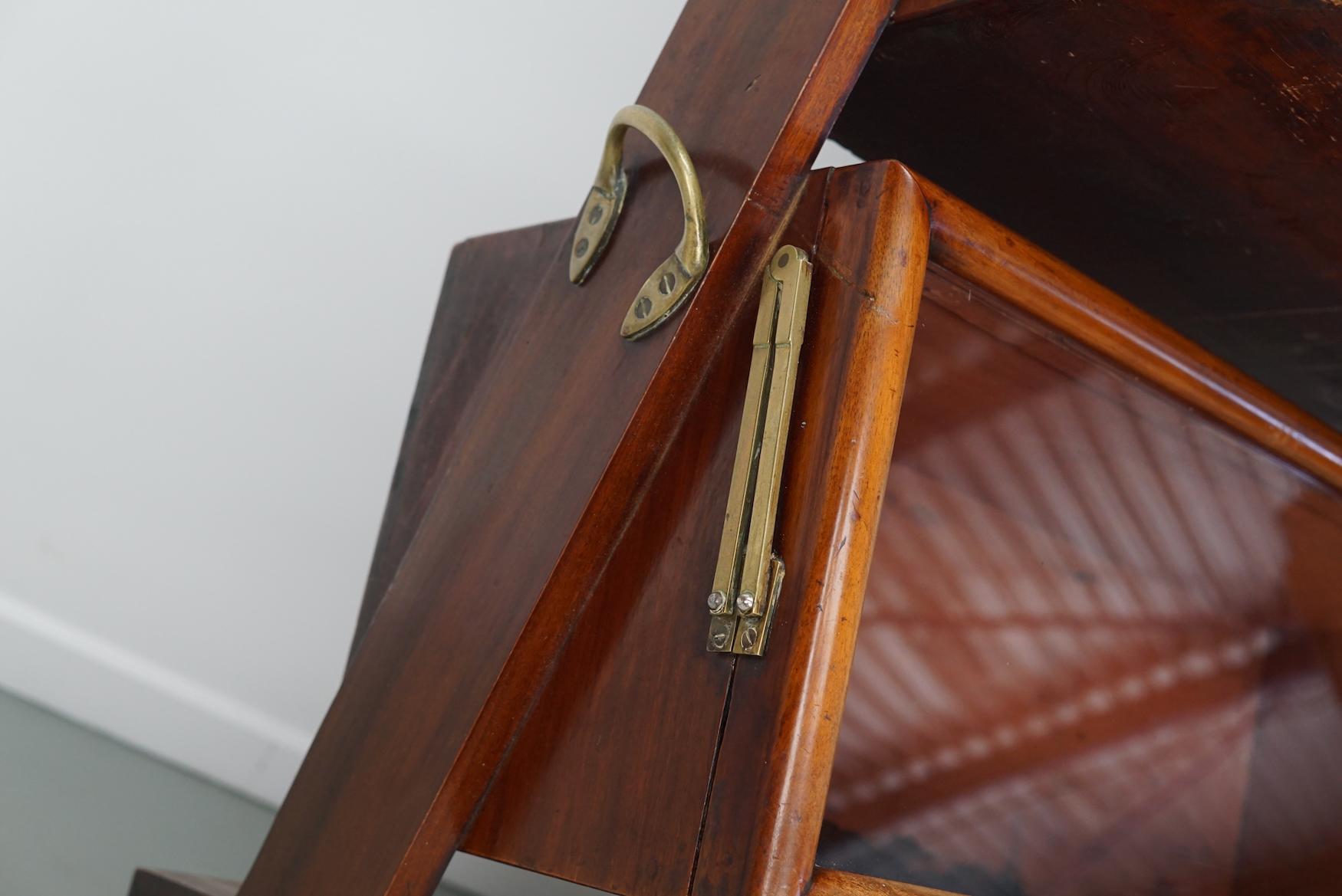 Bois de feuillus Vitrine / Meuble de magasin victorien en bois dur du 19e siècle pour les biscuits de Carrs en vente