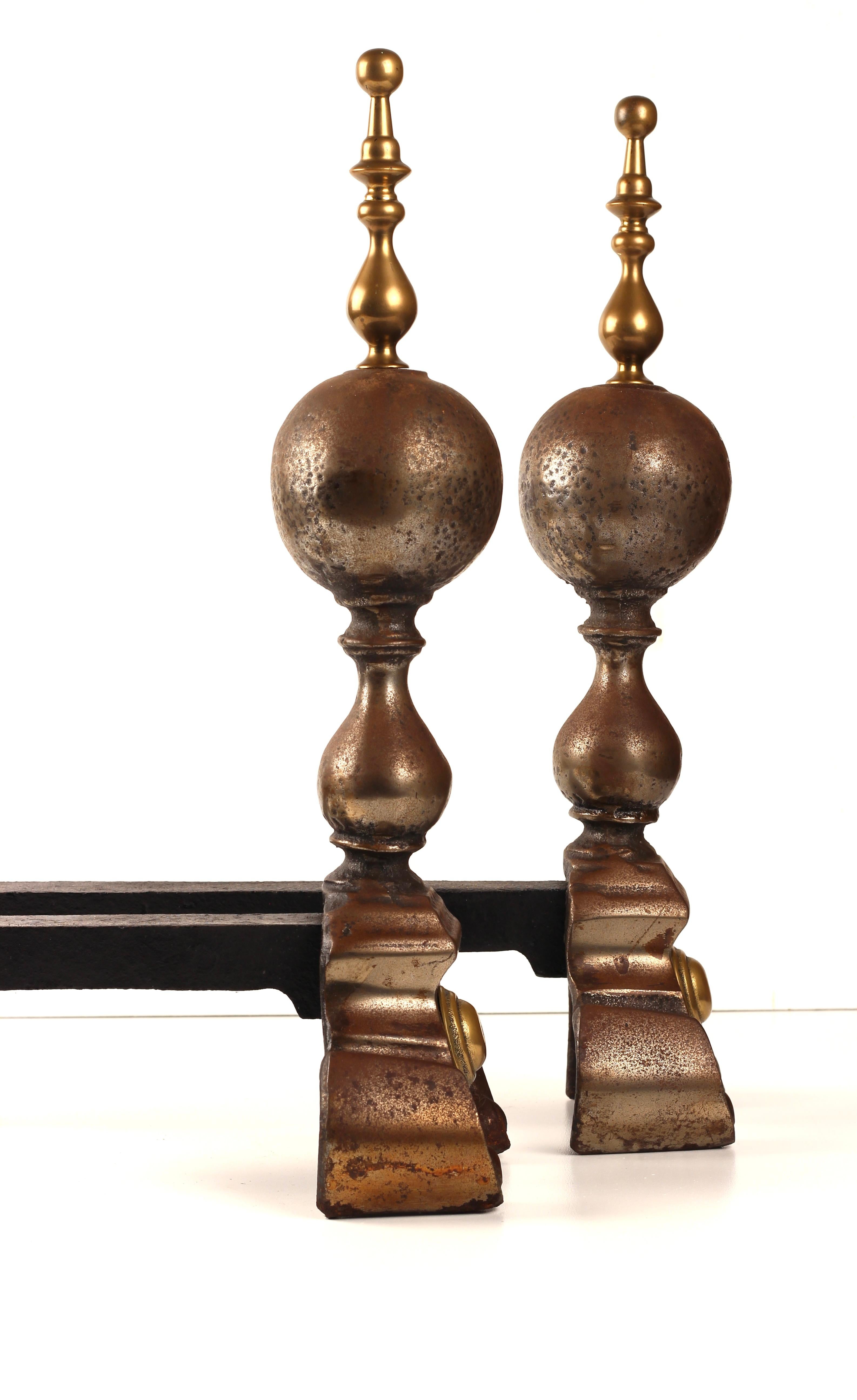 Ottone Focolari / Andirons vittoriani del XIX secolo in ferro, ottone e acciaio in vendita