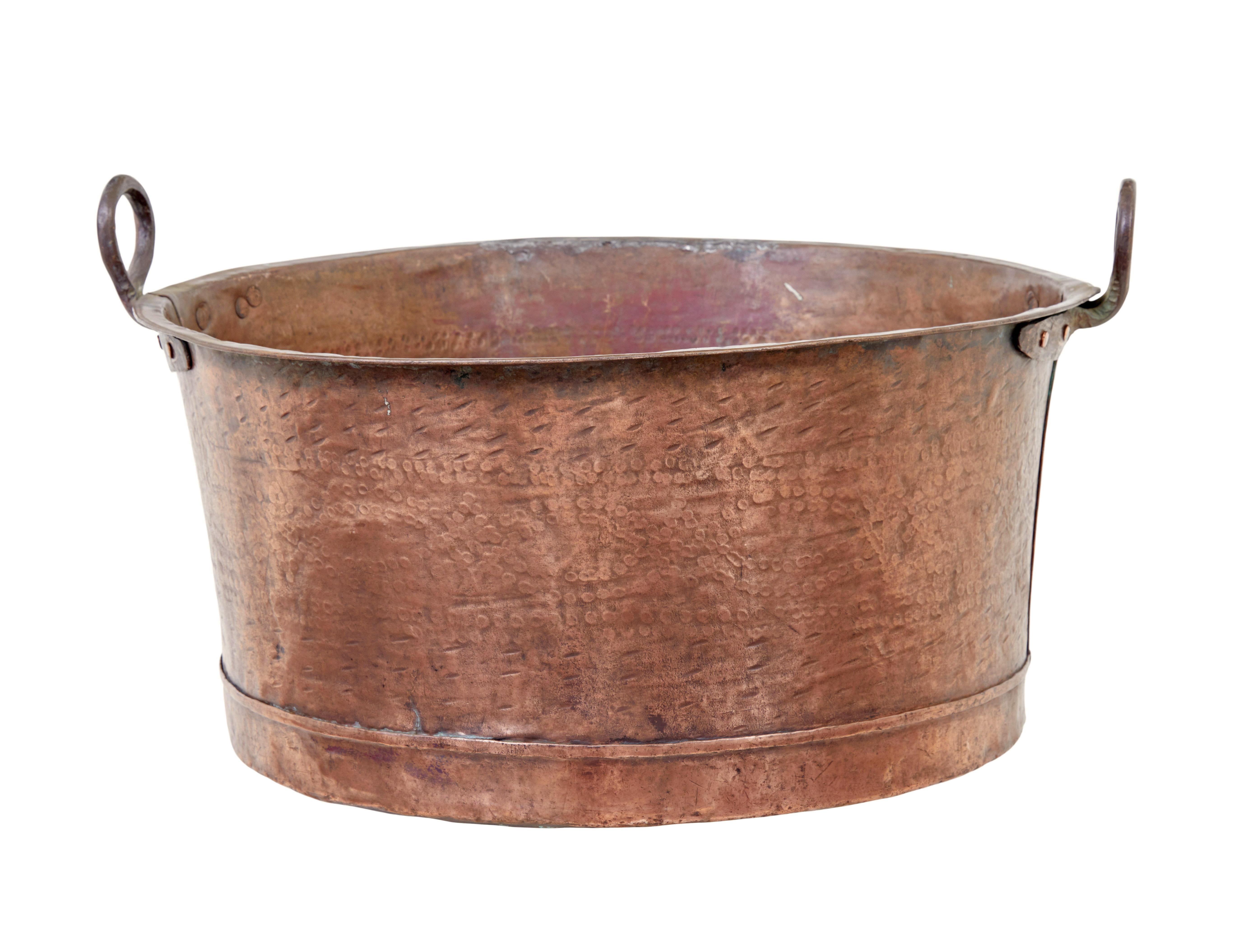 English Victorian 19th century large copper cooking pot For Sale
