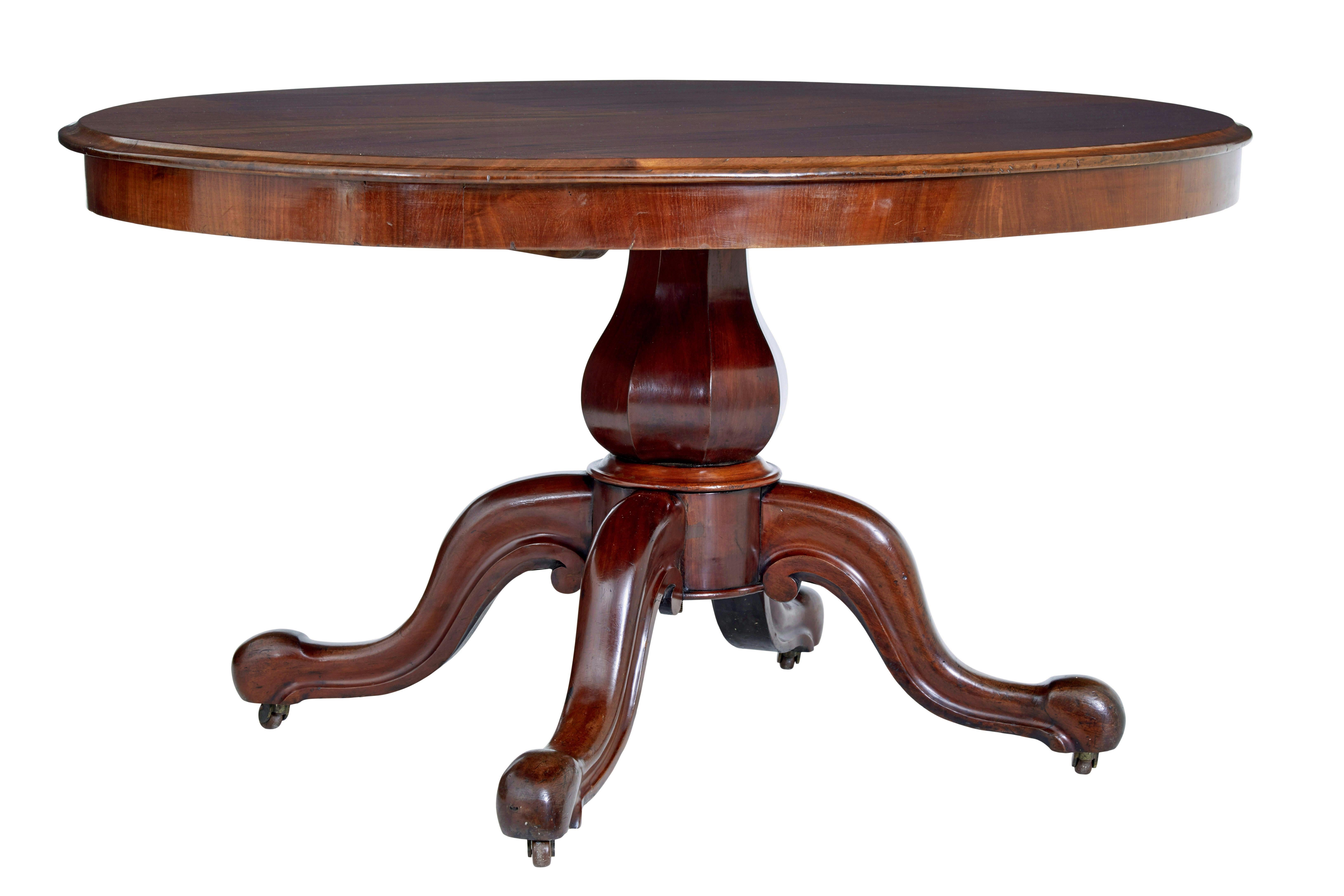 Victorien Table à déjeuner victorienne en acajou du 19e siècle en vente
