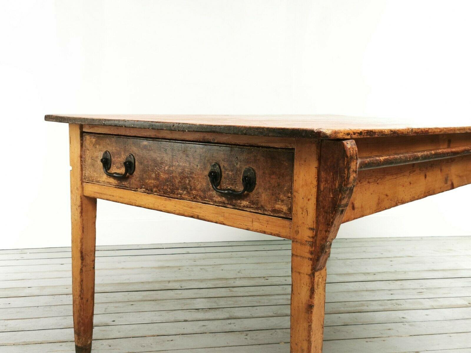 Victorian 19th Century Scullery Farmhouse Kitchen Table In Good Condition In STOKE ON TRENT, GB