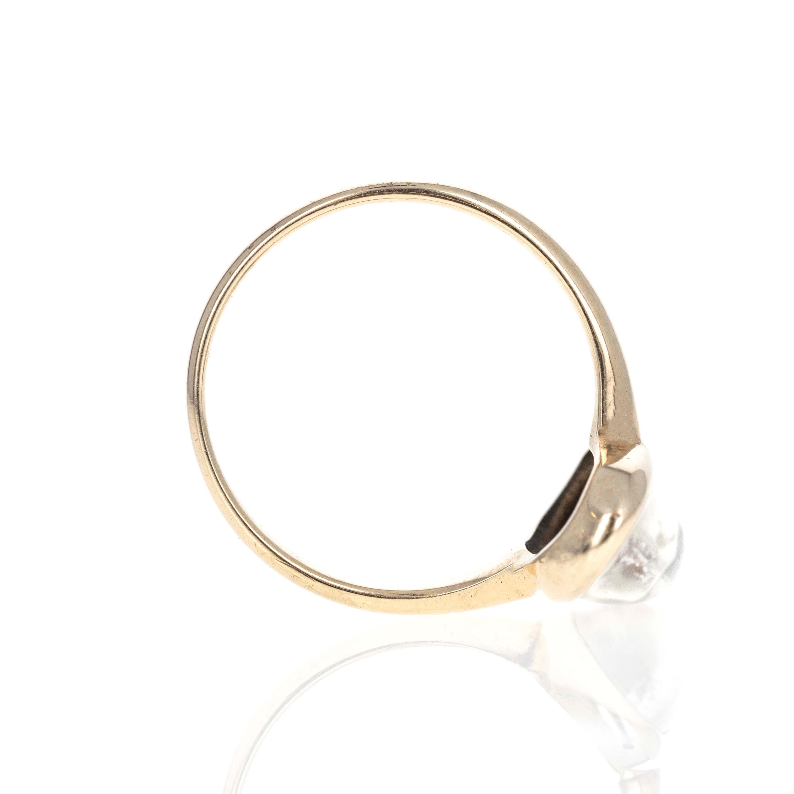 Epoca: Tenuta vittoriana
Composizione: Oro giallo 10K
Pietra primaria: Pietra di luna naturale ovale cabochon
Peso in carati: Circa 2 carati
Misura dell'anello: 6.25
Peso dell'anello: 2,4 grammi
Codice a barre dell'articolo: 790242