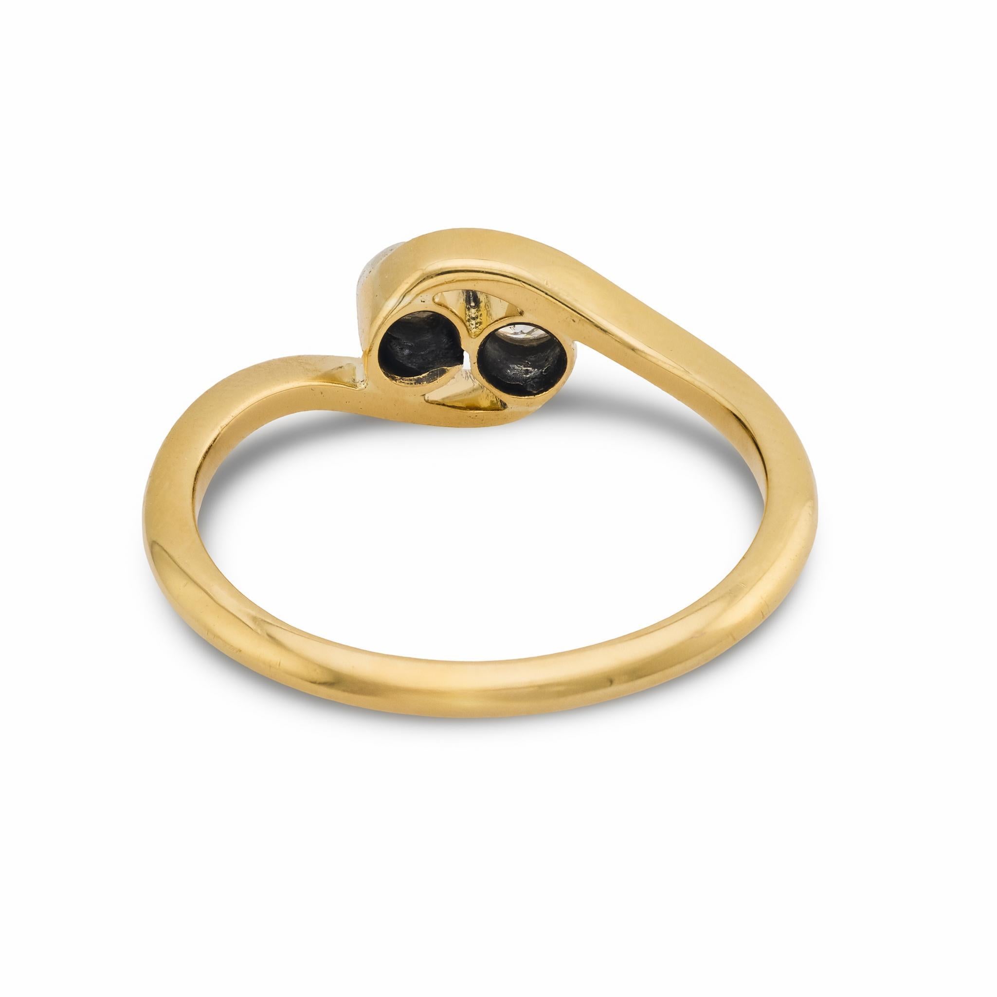 Bague victorienne à deux pierres en or jaune 18k, diamant de taille européenne ancienne de 0,20 carat Pour femmes en vente
