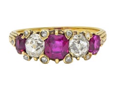 Viktorianischer 2,02 Karat unbehandelter Burma-Rubin im Altminenschliff Diamantring aus 18 Karat Gold GIA