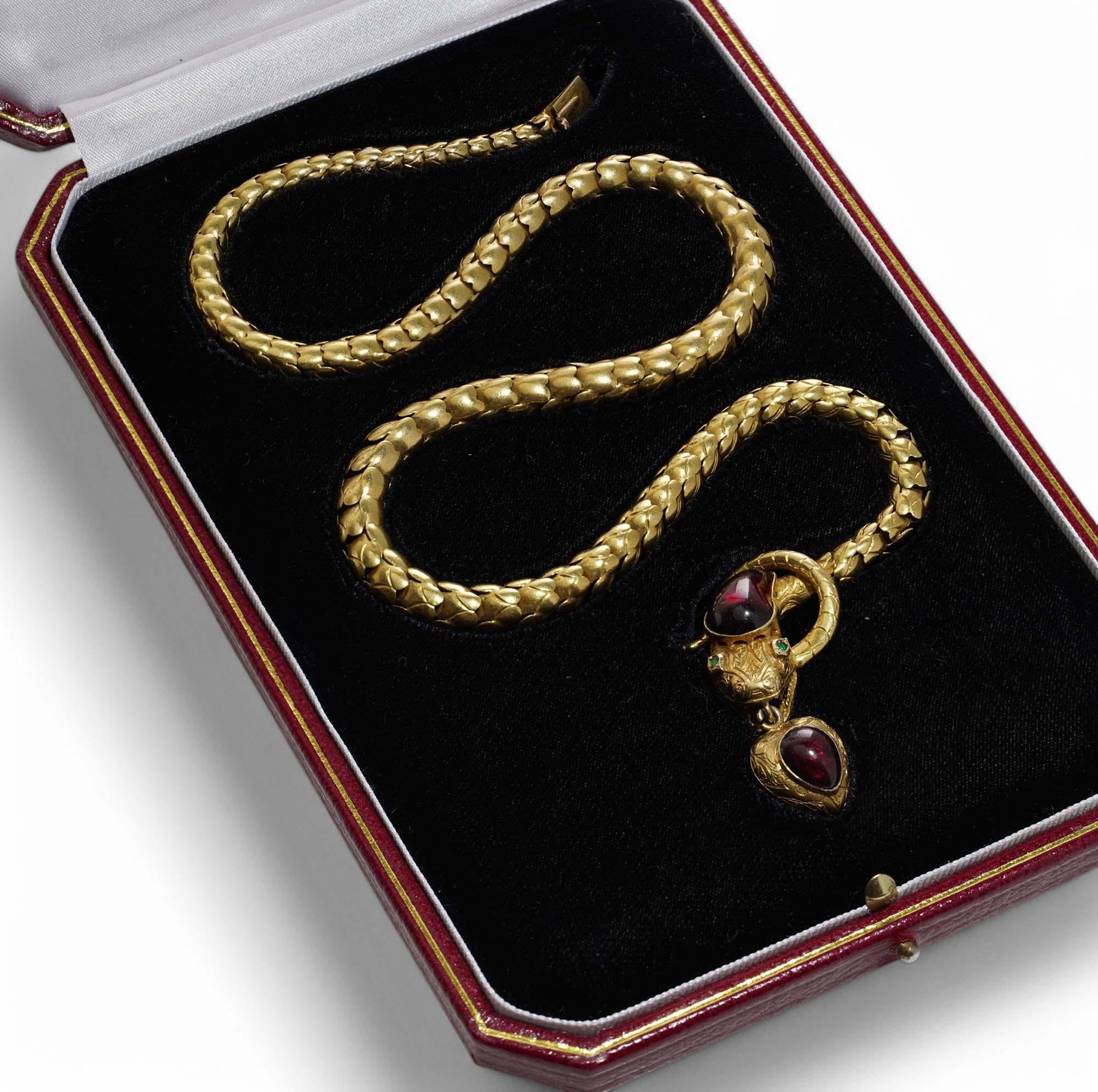 Collana vittoriana in oro 20kt con granato e smeraldo a forma di serpente In condizioni buone in vendita a Braintree, GB